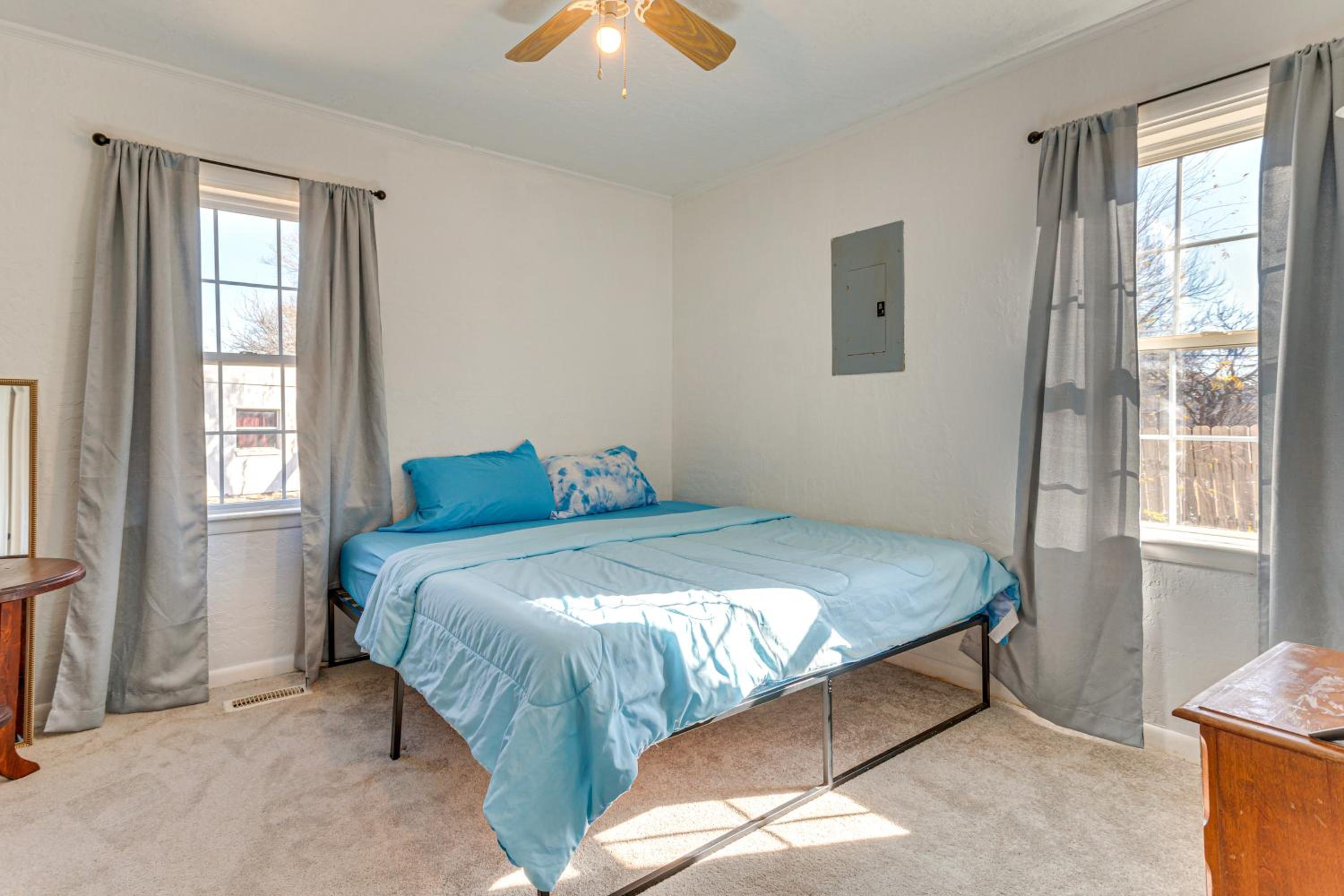 2 Mi to Fort Sill Quiet Family Retreat with Yard