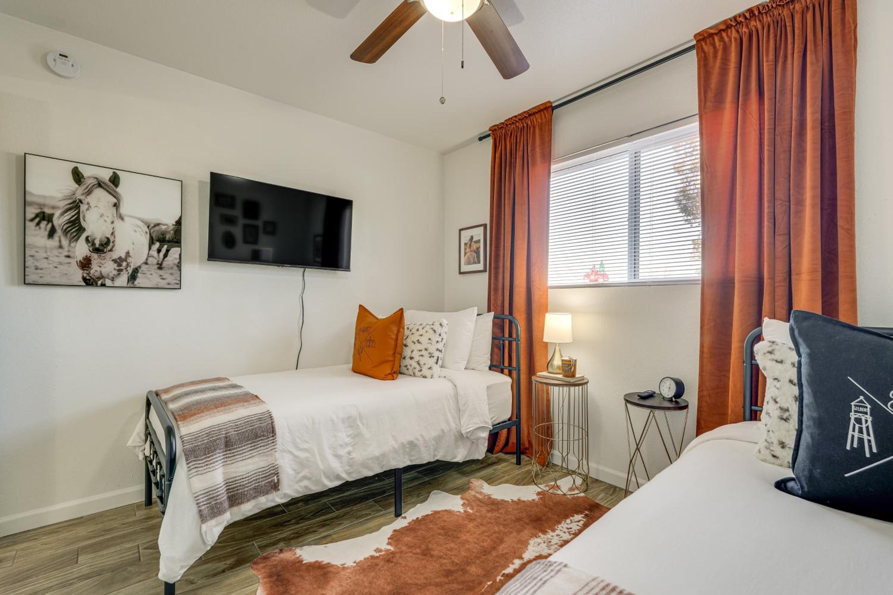 Easy Walk to Dtwn Gilbert, Family-Friendly Oasis!