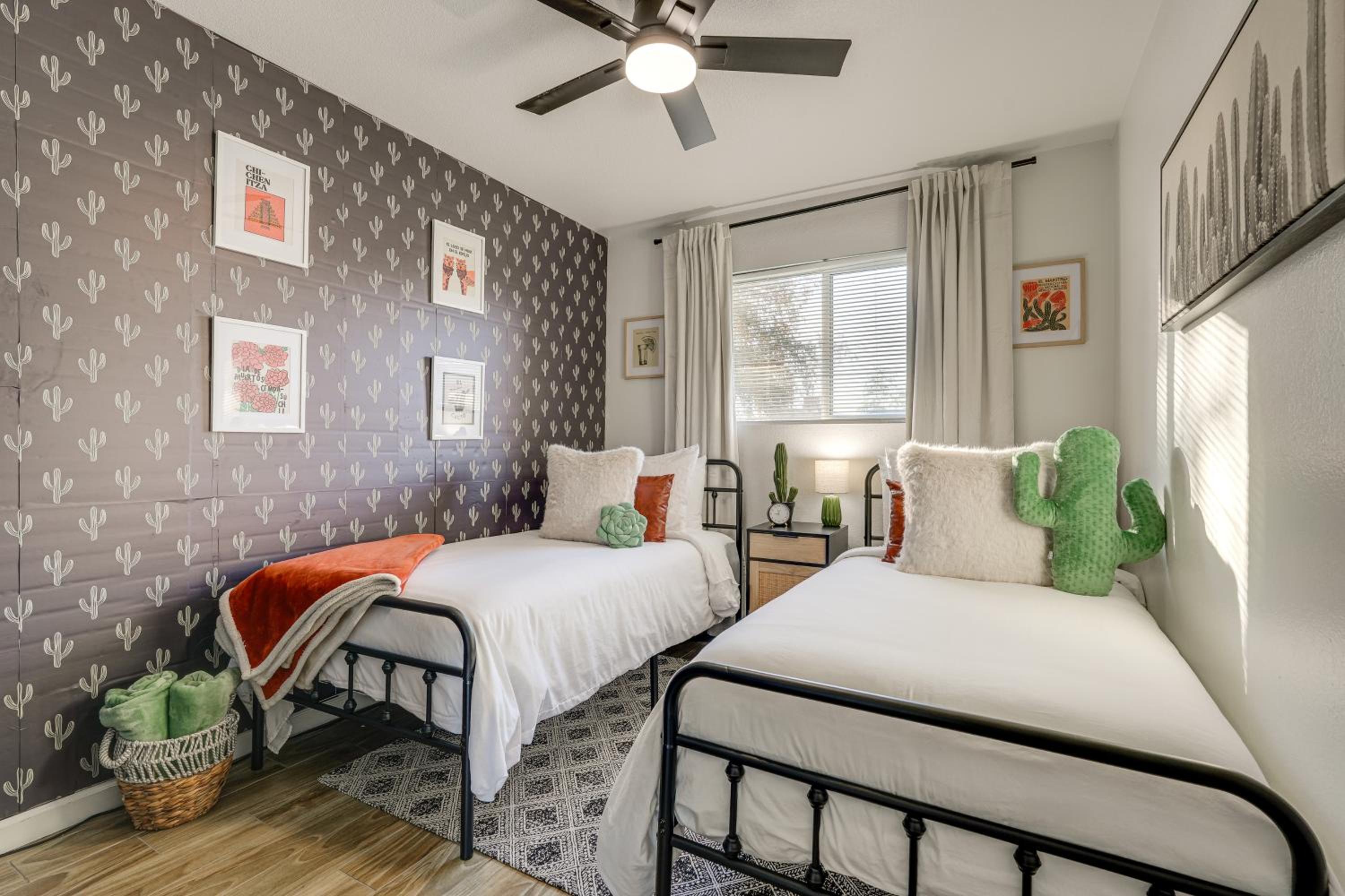 Easy Walk to Dtwn Gilbert, Family-Friendly Oasis!