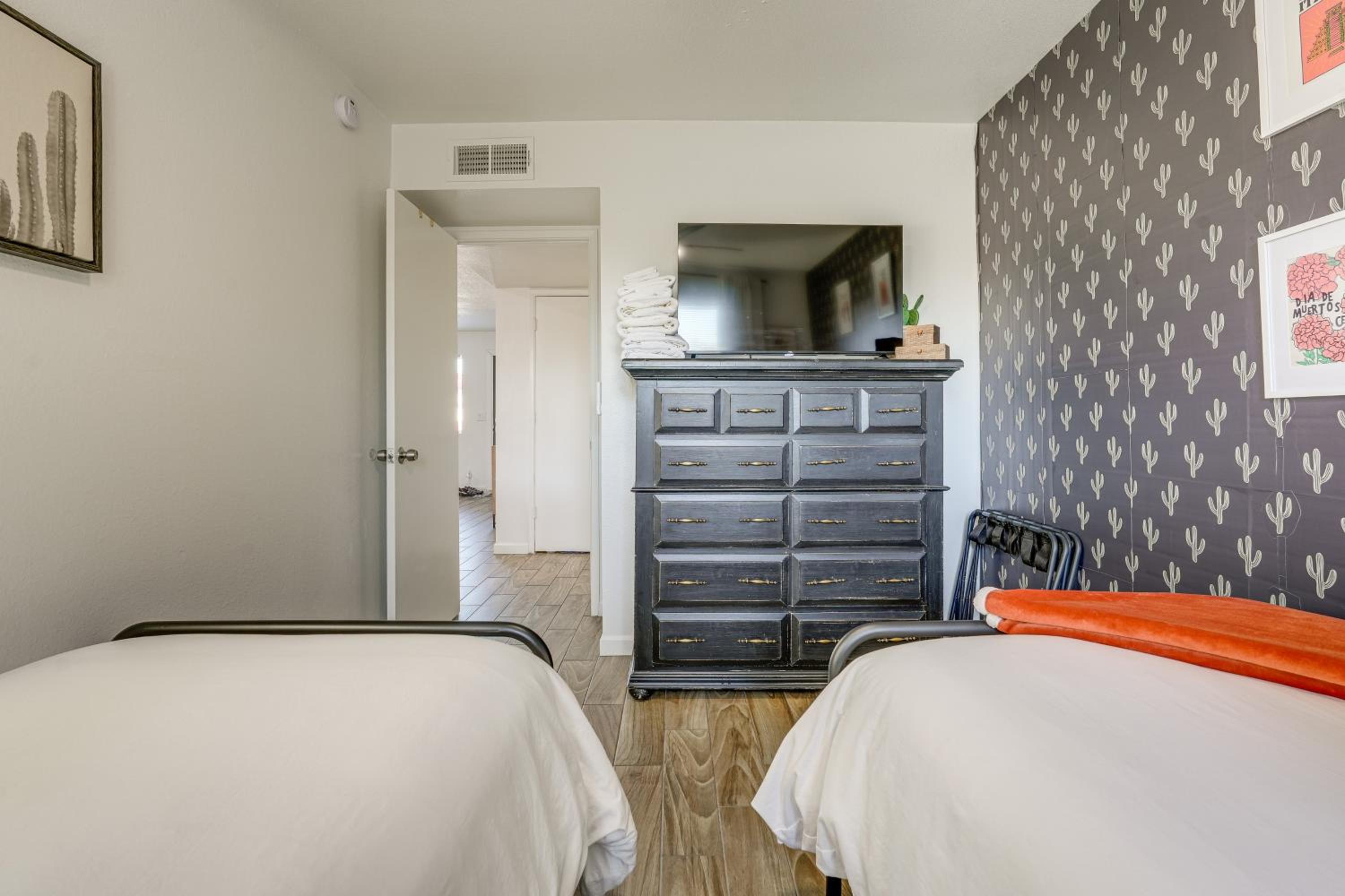 Easy Walk to Dtwn Gilbert, Family-Friendly Oasis!