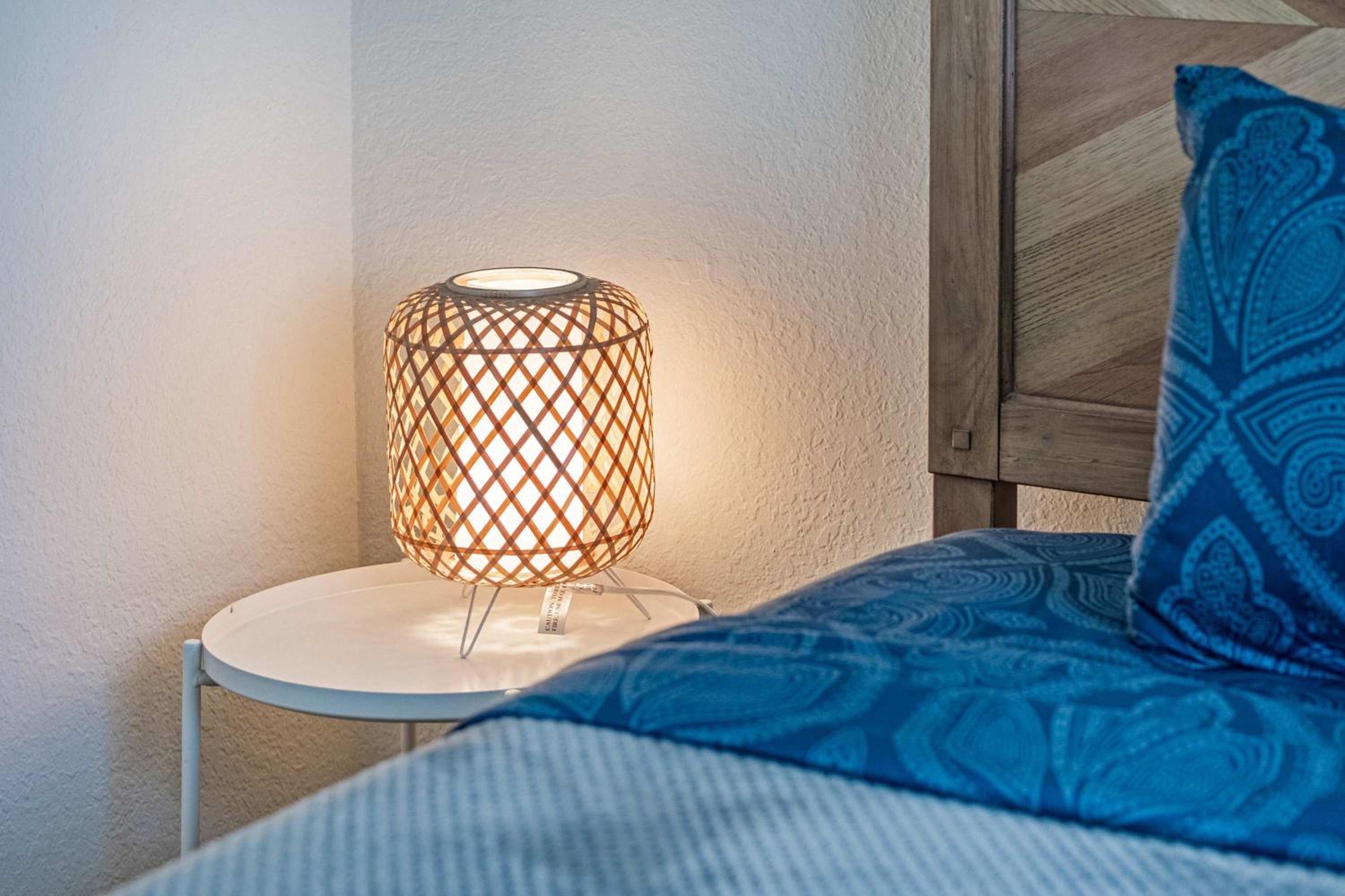 Art Deco Gem by the Beach King Bed & Parking