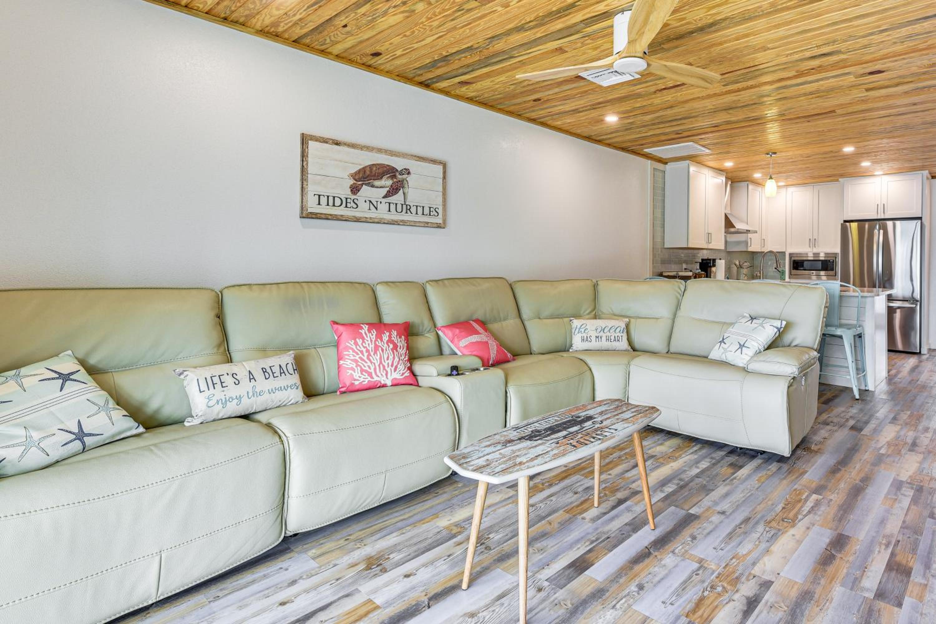 Near Beaches Waterfront Gem in Anna Maria Island!