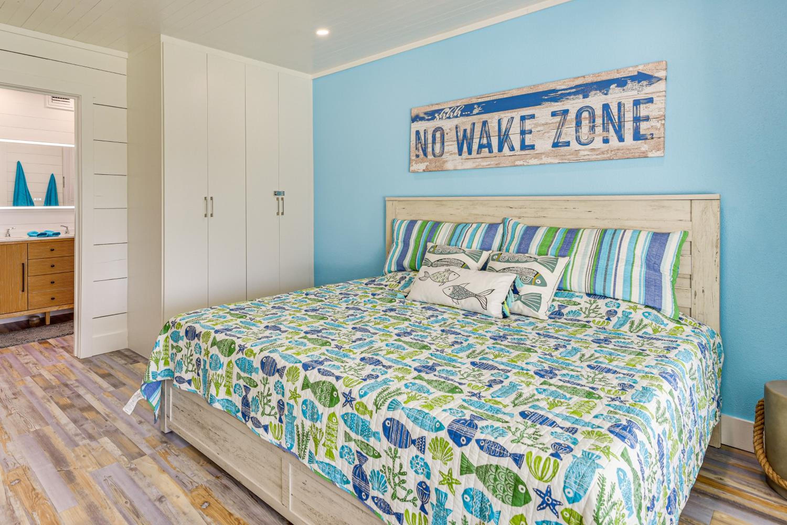 Near Beaches Waterfront Gem in Anna Maria Island!