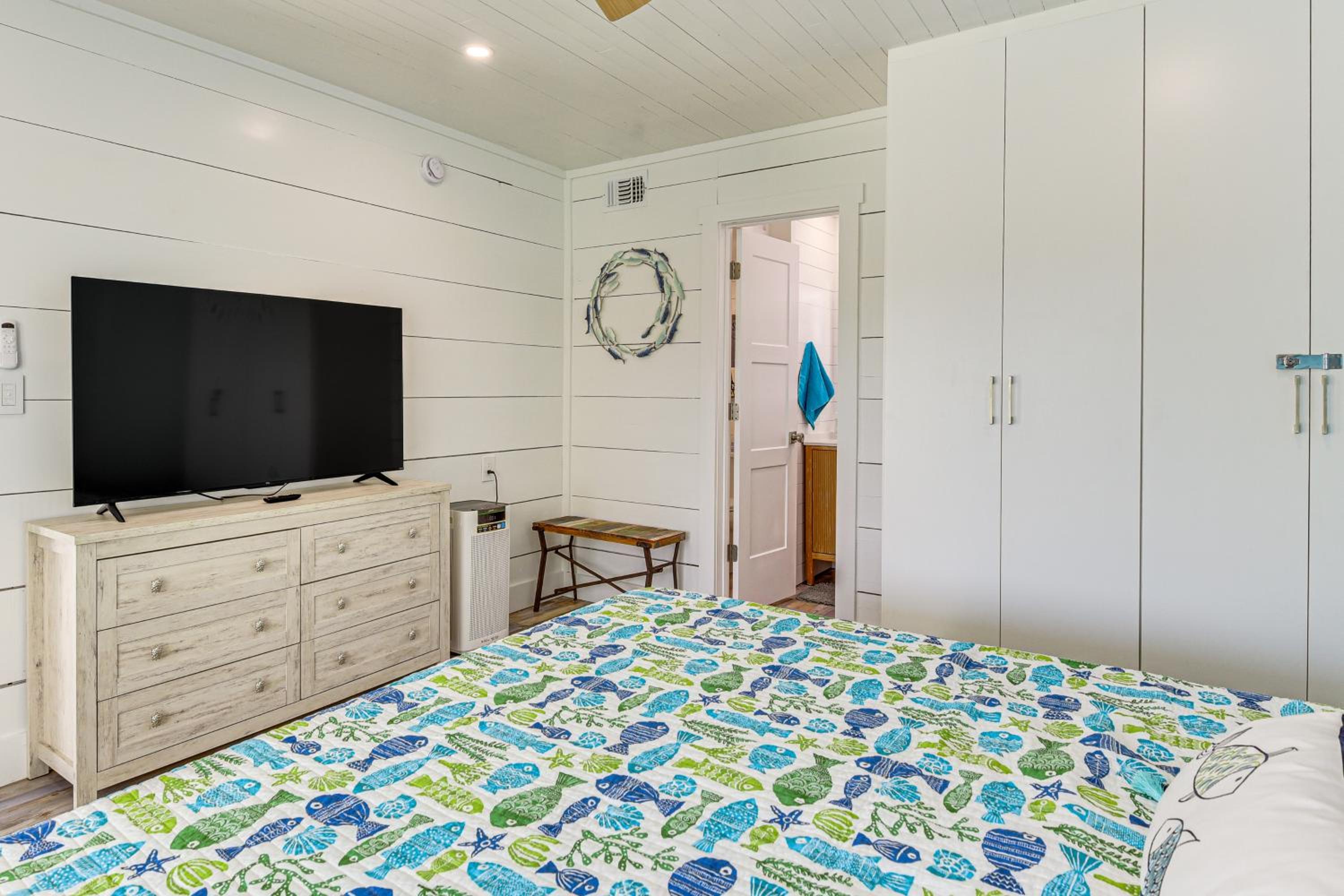 Near Beaches Waterfront Gem in Anna Maria Island!