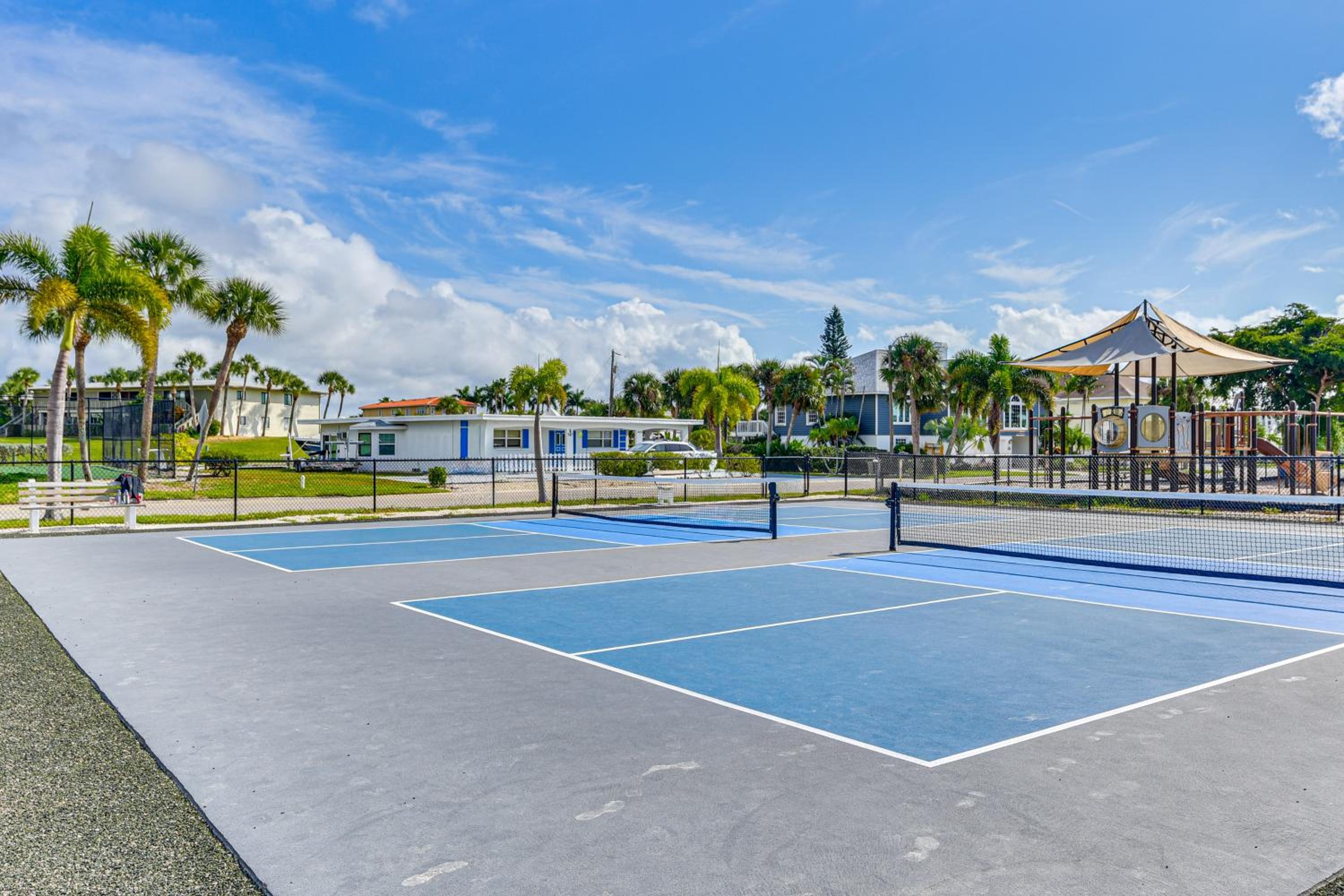 Near Beaches Waterfront Gem in Anna Maria Island!