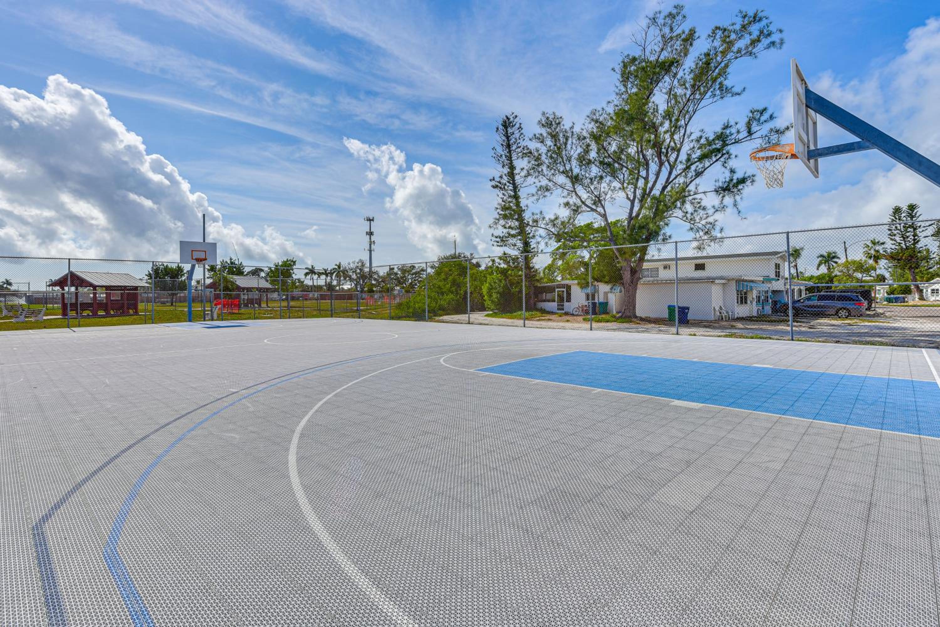 Near Beaches Waterfront Gem in Anna Maria Island!