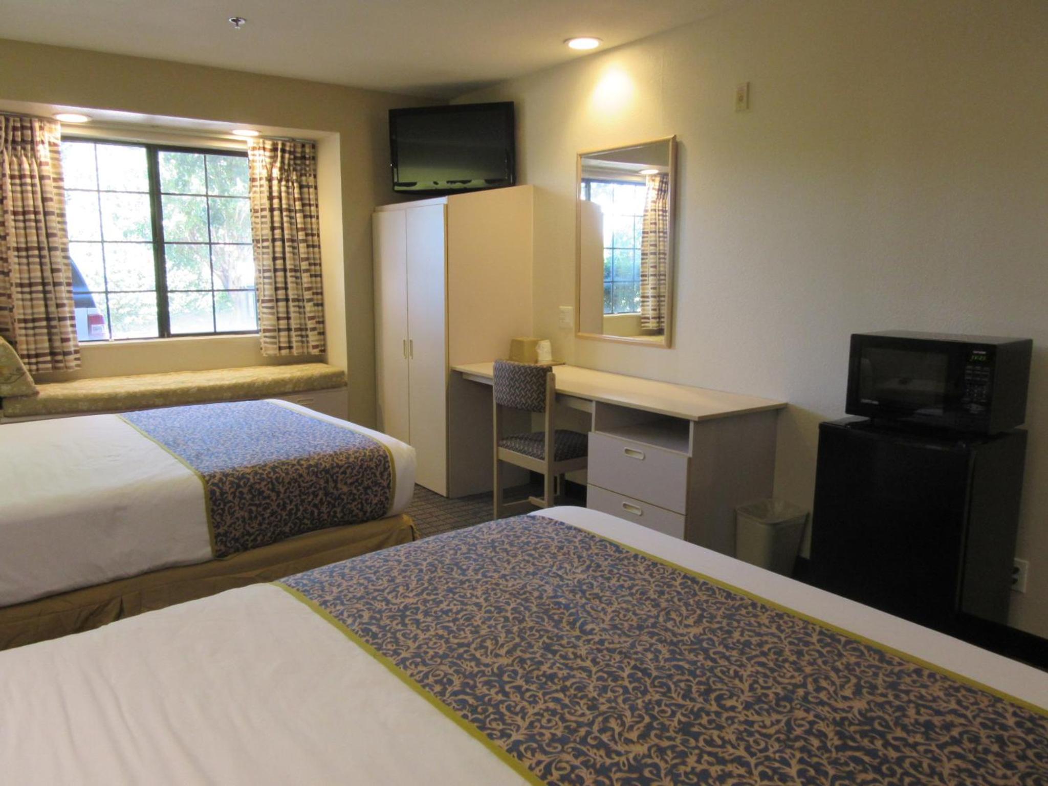 Travelodge by Wyndham Arlington/Dallas Area