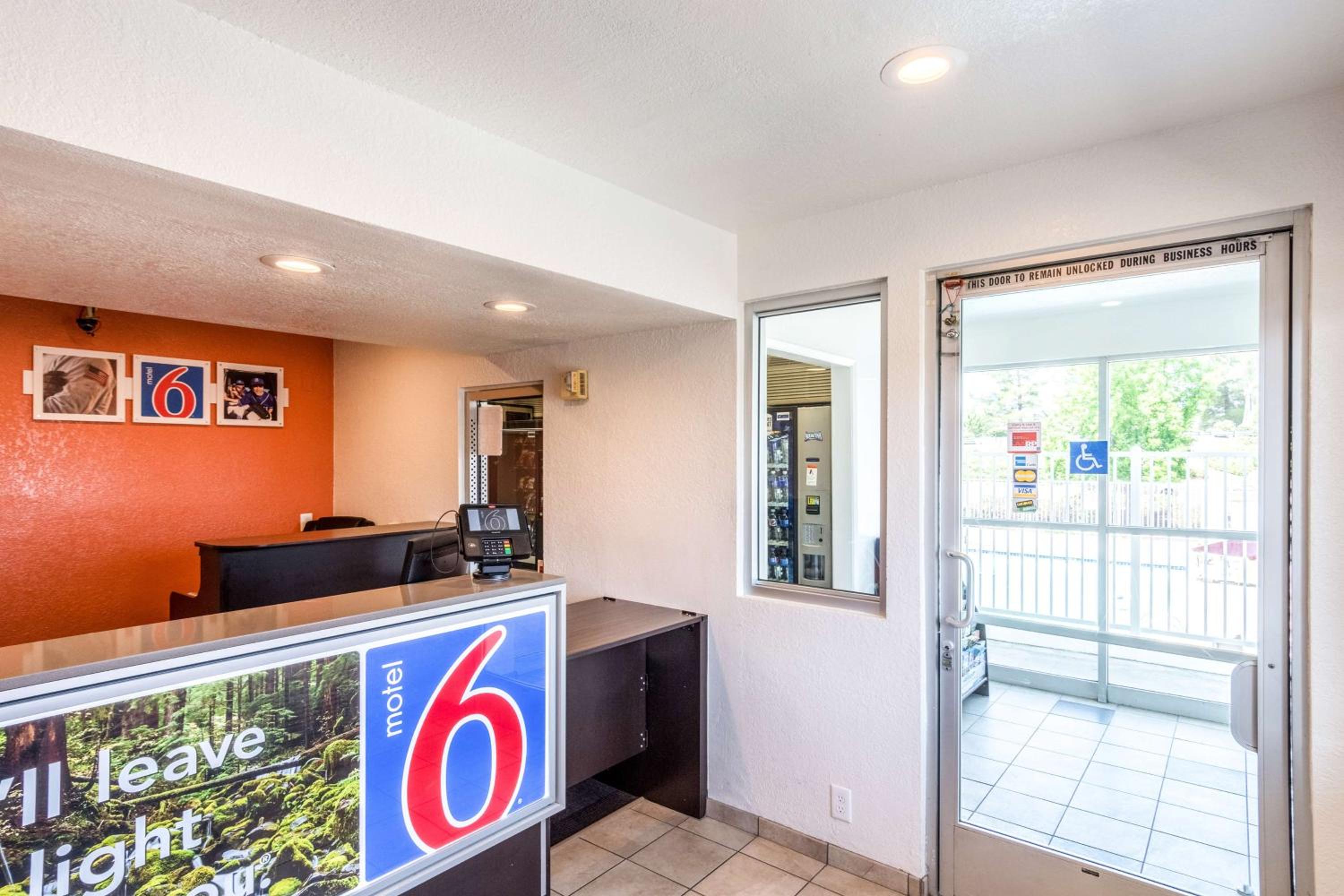 Motel 6-Redding, CA - Central