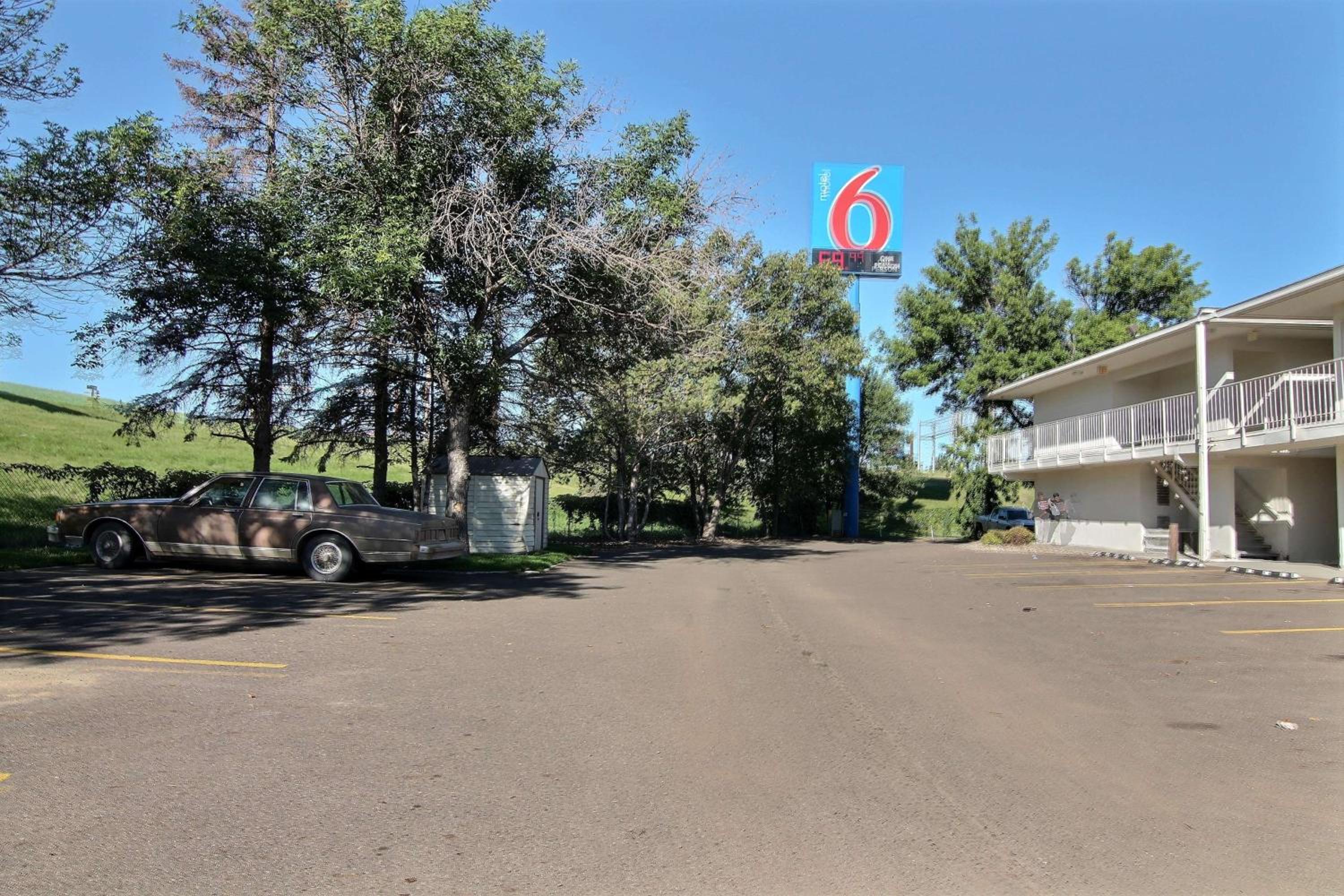 Bismarck Vacations - Motel 6-Bismarck, ND - Property Image 4