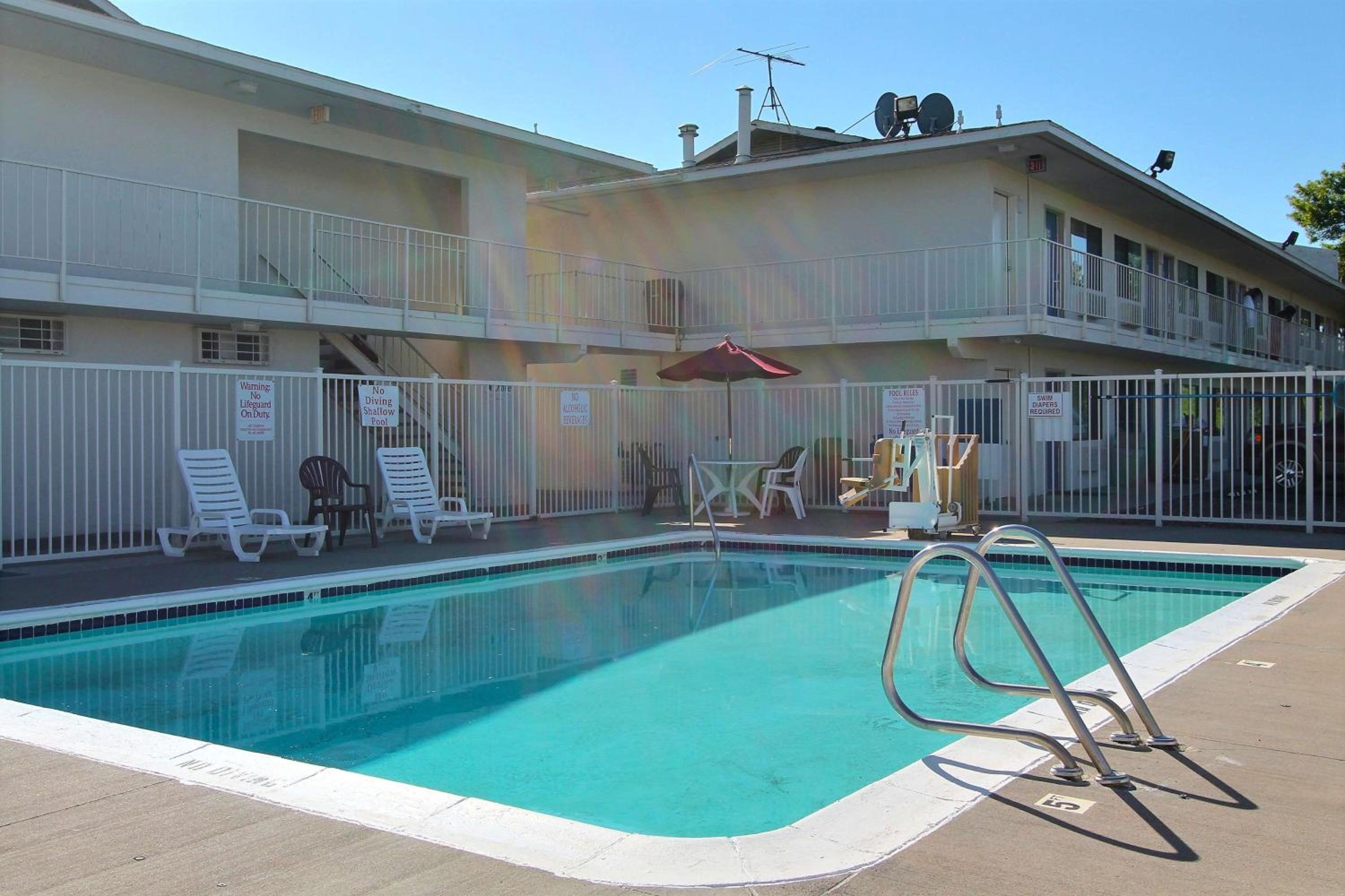 Bismarck Vacations - Motel 6-Bismarck, ND - Property Image 38