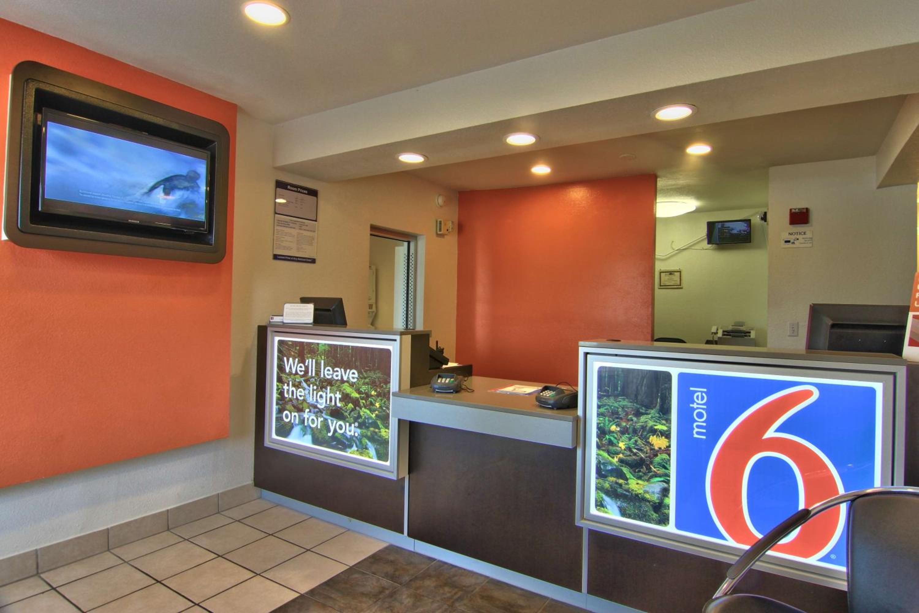 Motel 6-Woodland, CA Sacramento Airport