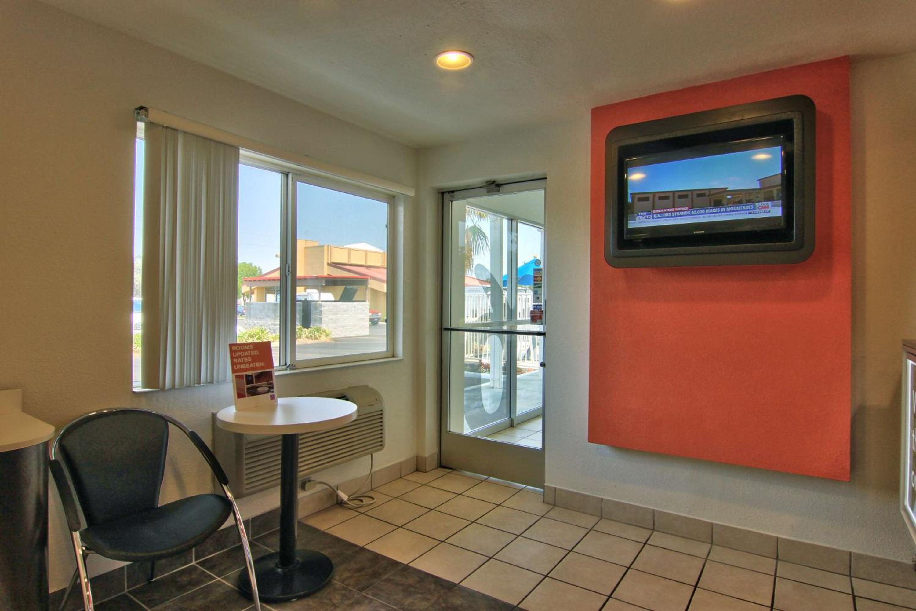 Motel 6-Woodland, CA Sacramento Airport