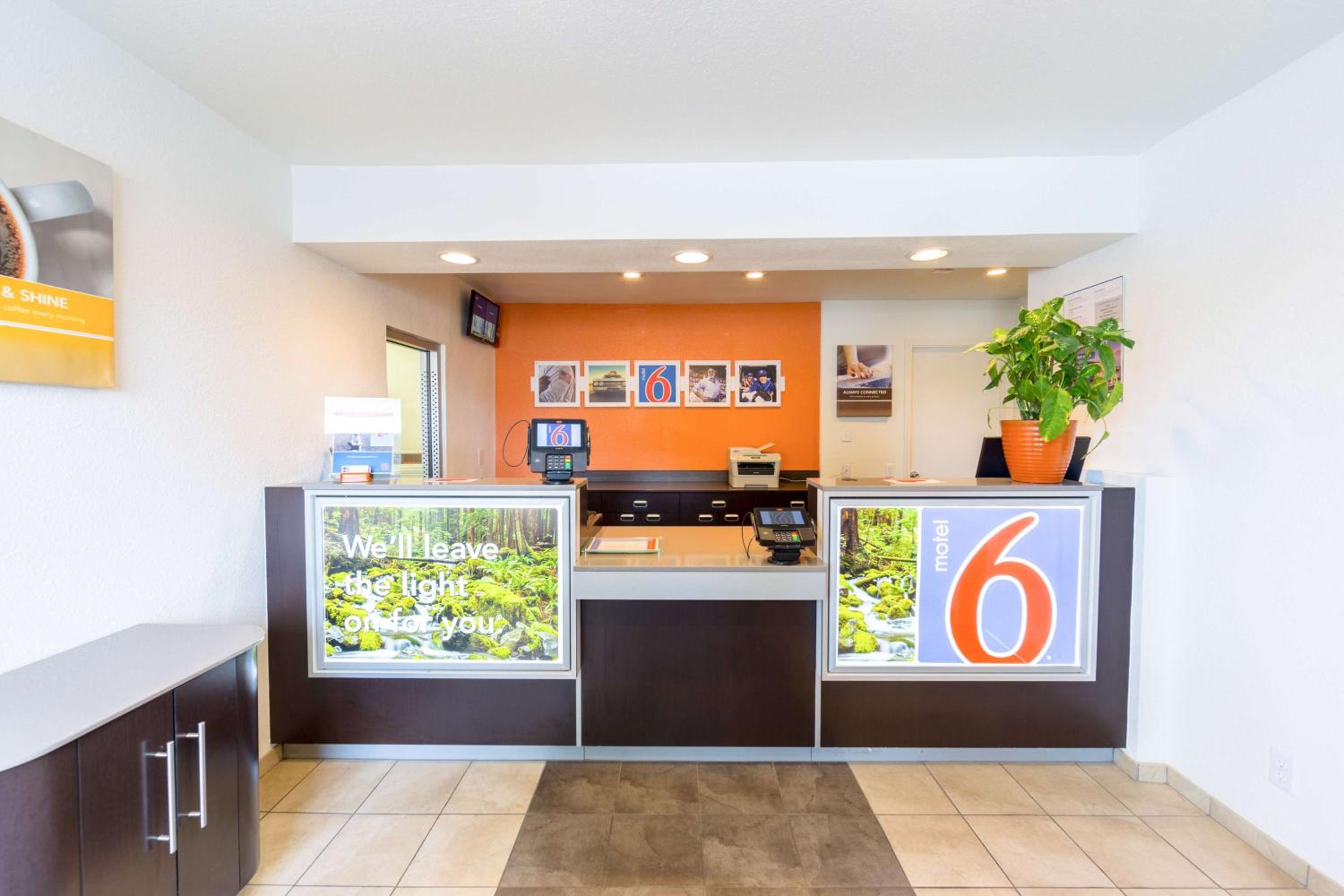Klamath Falls Vacations - Motel 6-Klamath Falls, OR - Property Image 4