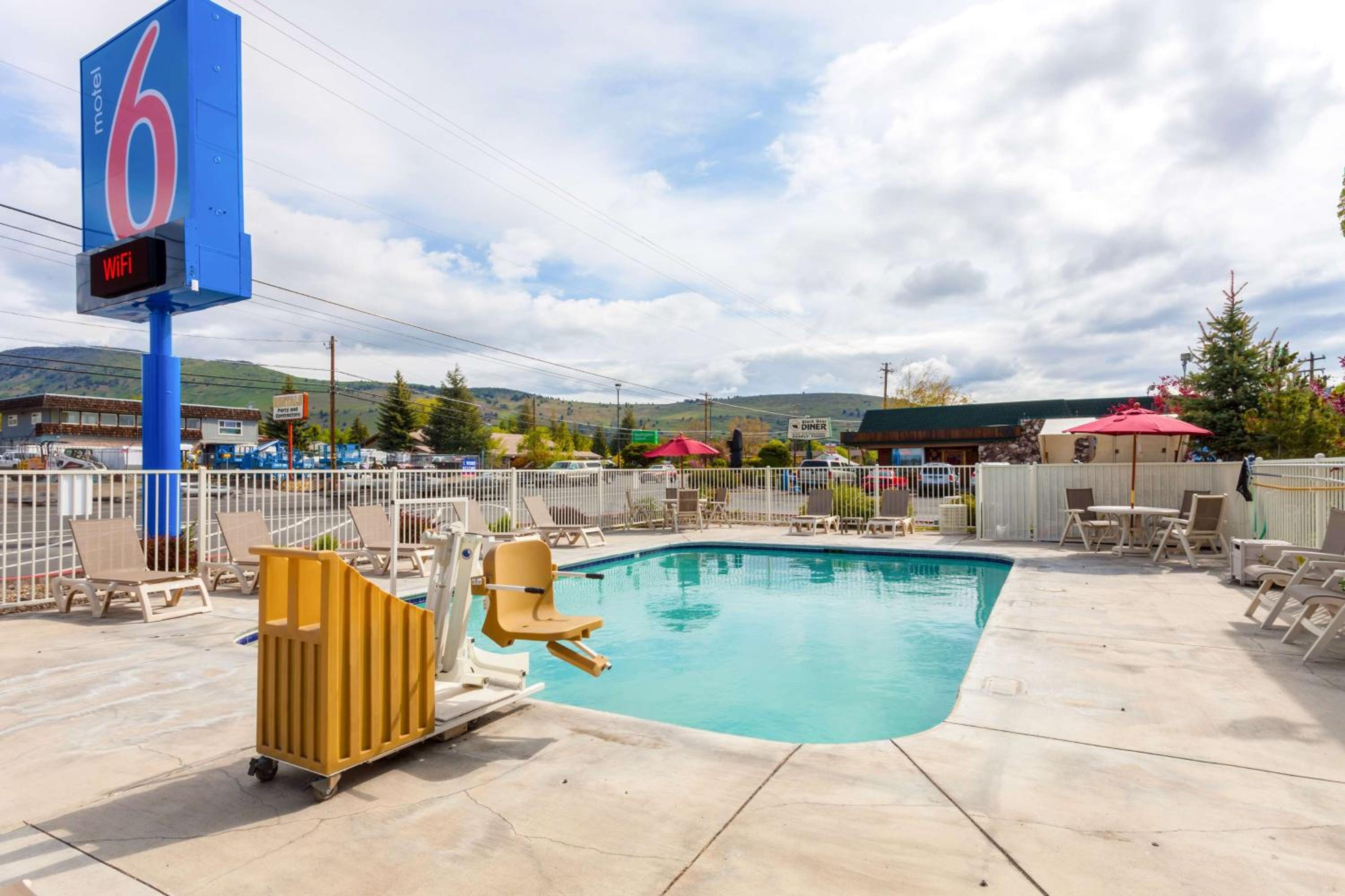 Klamath Falls Vacations - Motel 6-Klamath Falls, OR - Property Image 64