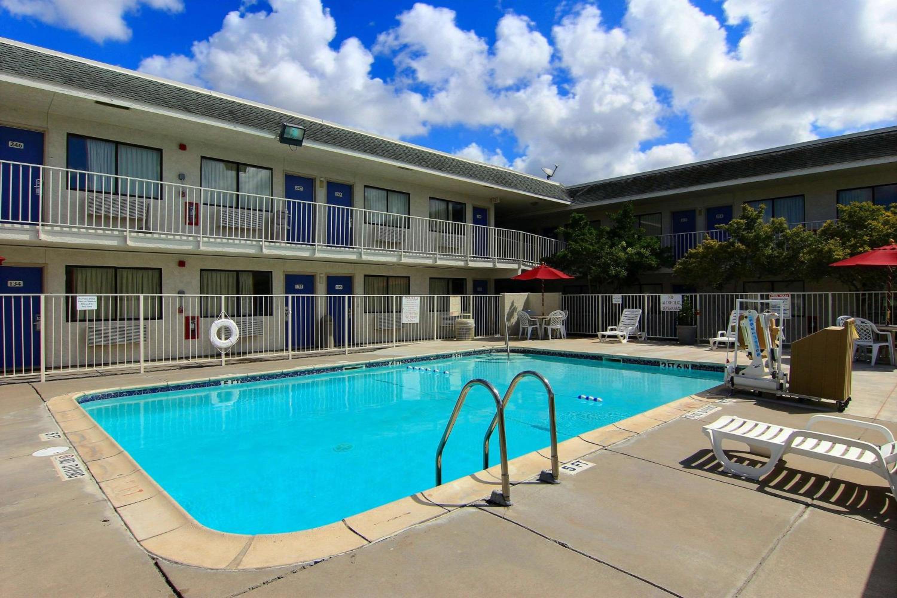 Kingsville Vacations - Motel 6-Kingsville, TX - Property Image 6