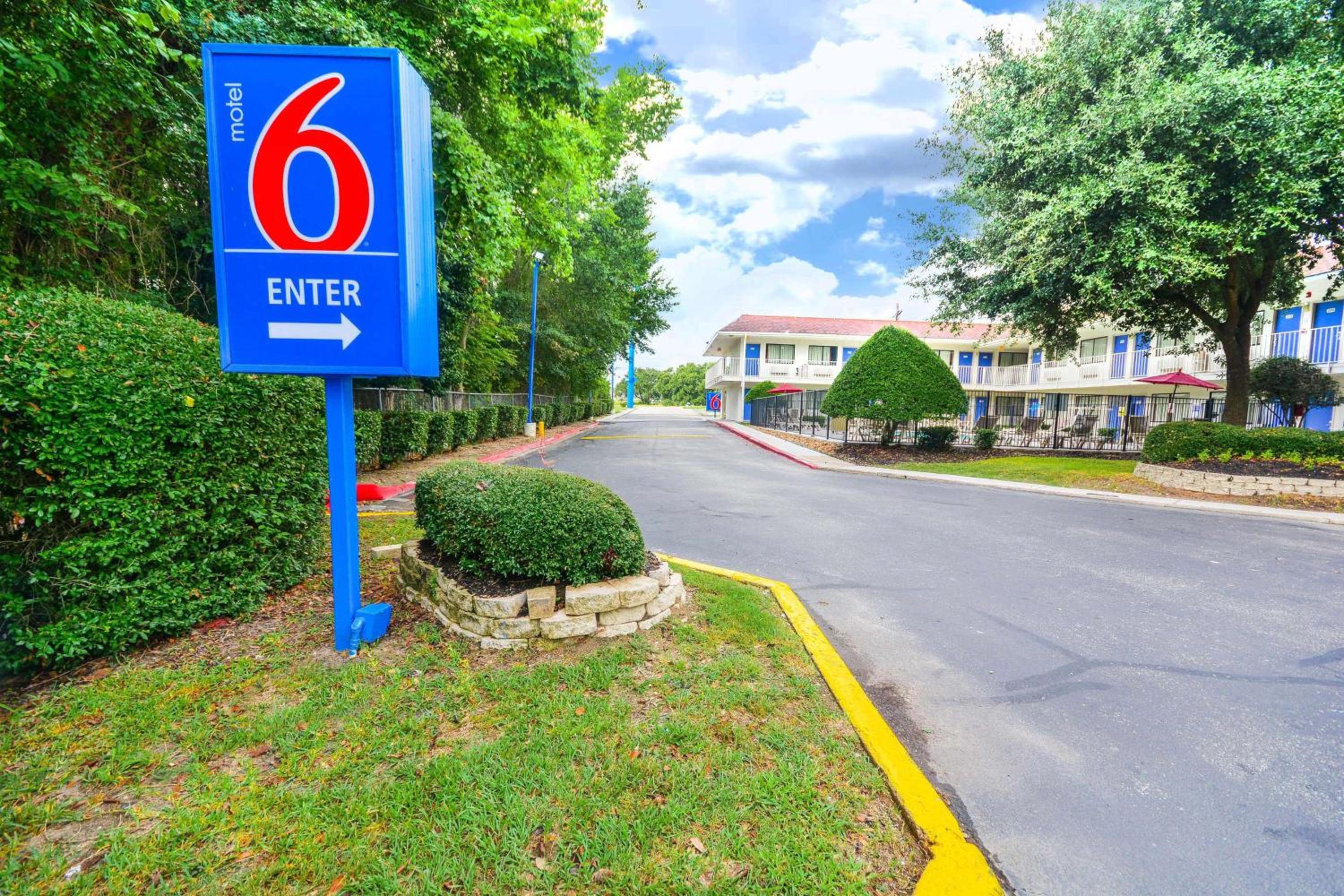 Huntsville Vacations - Motel 6-Huntsville, TX - Property Image 41