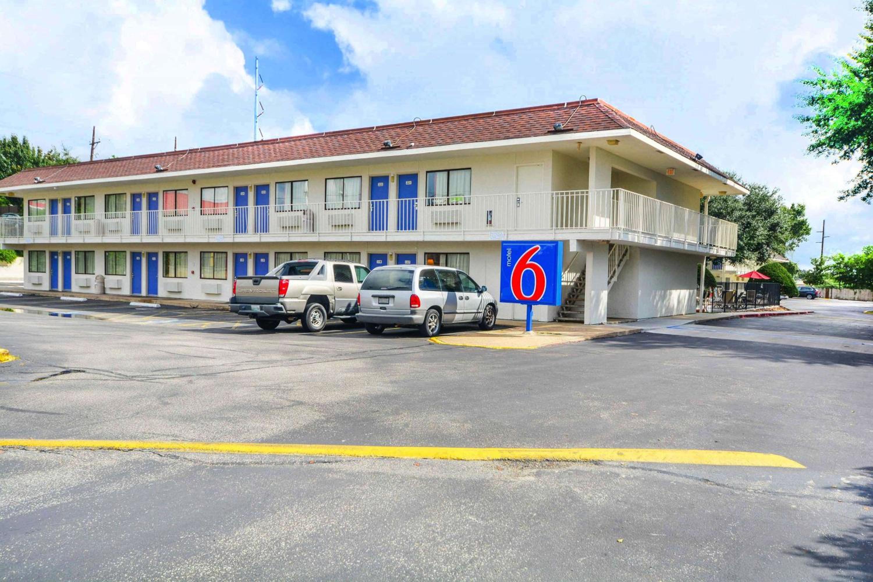 Huntsville Vacations - Motel 6-Huntsville, TX - Property Image 26