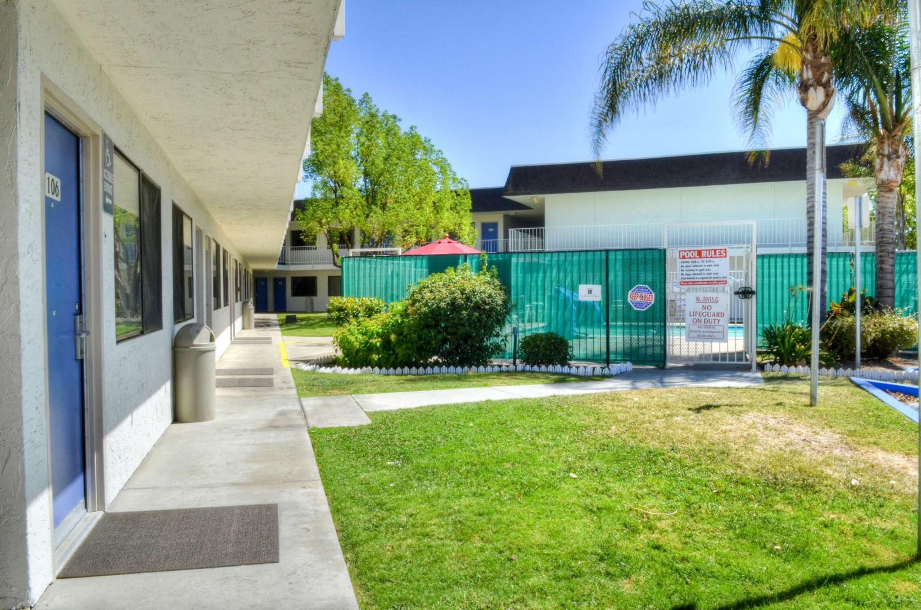 Motel 6 - Santa Nella, on i-5