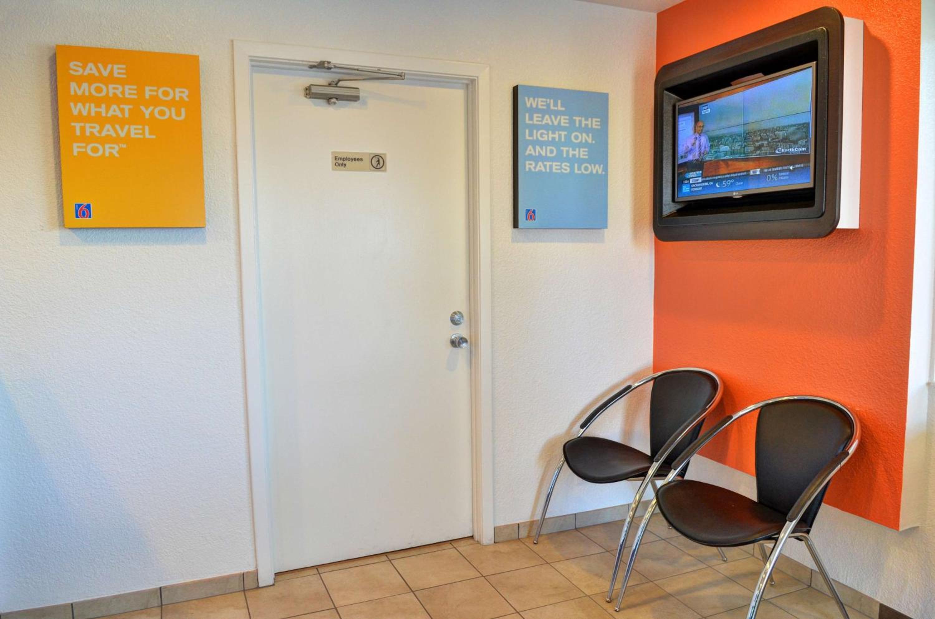 Motel 6 - Santa Nella, on i-5