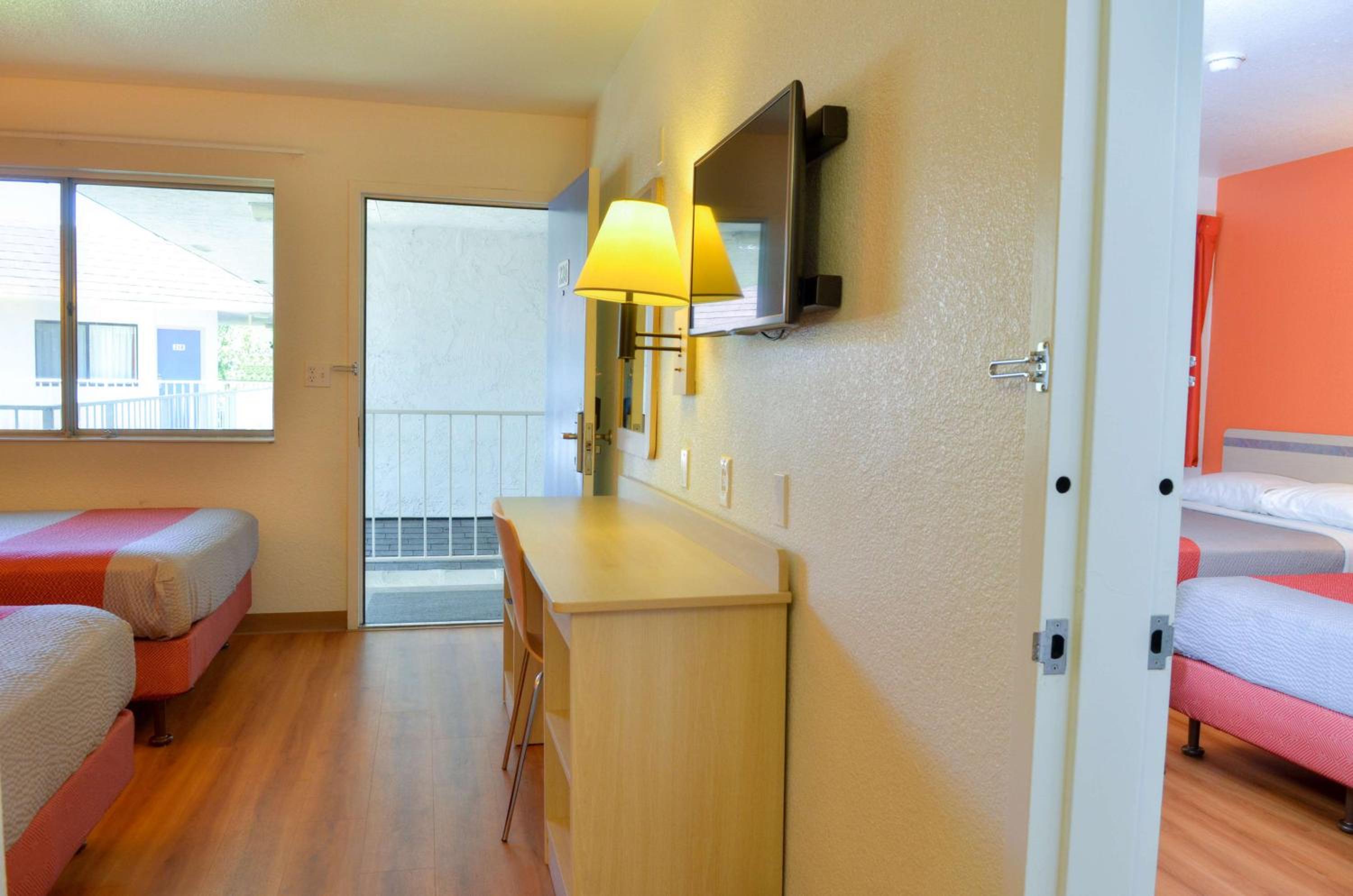 Motel 6 - Santa Nella, on i-5