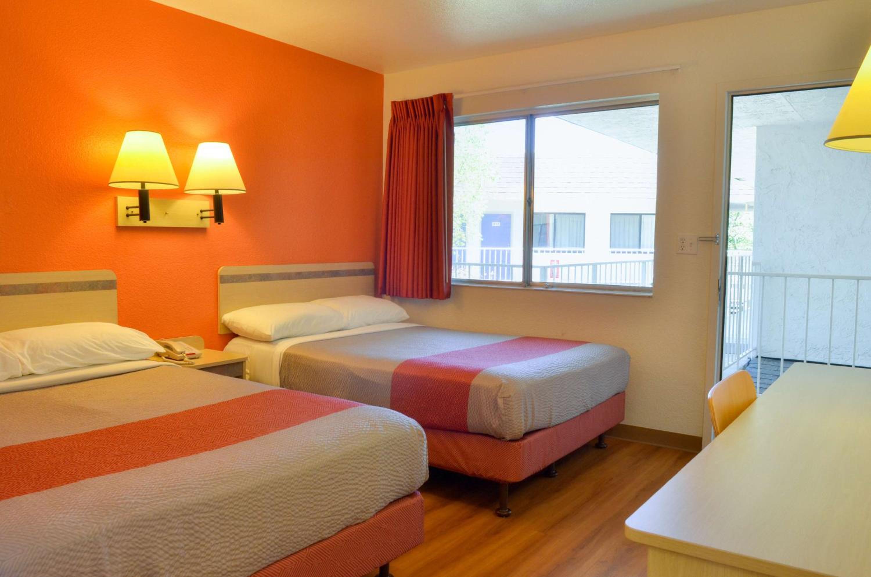 Motel 6 - Santa Nella, on i-5