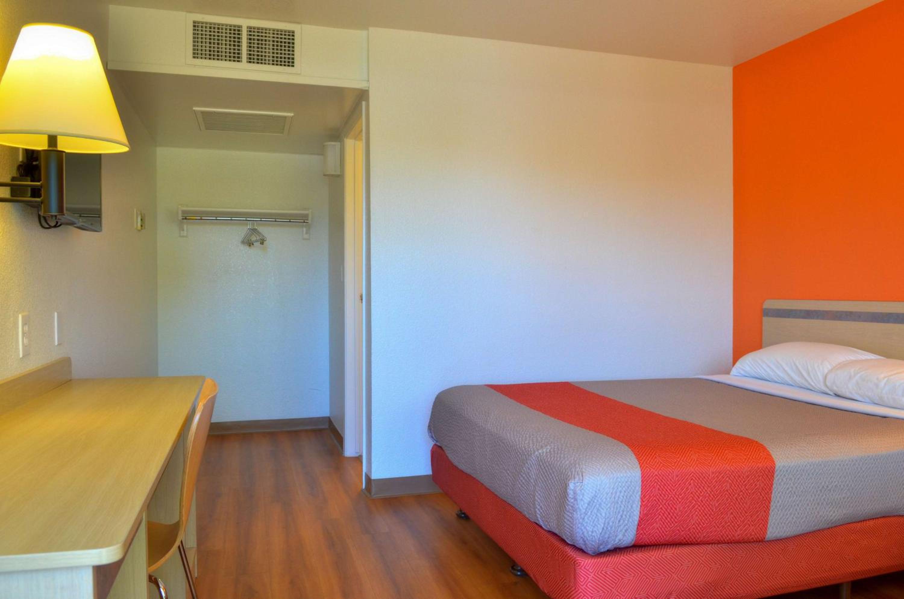Motel 6 - Santa Nella, on i-5