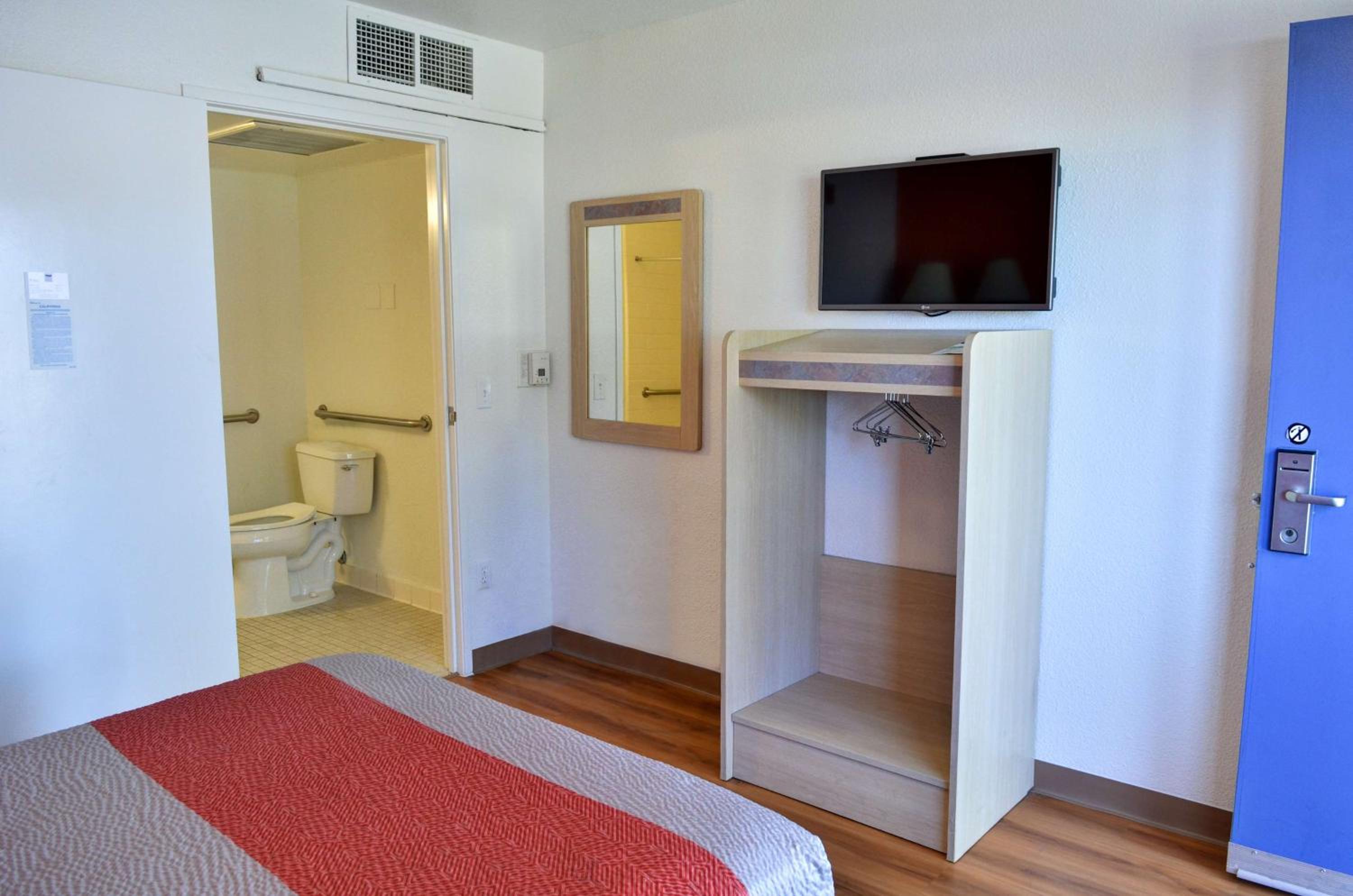 Motel 6 - Santa Nella, on i-5