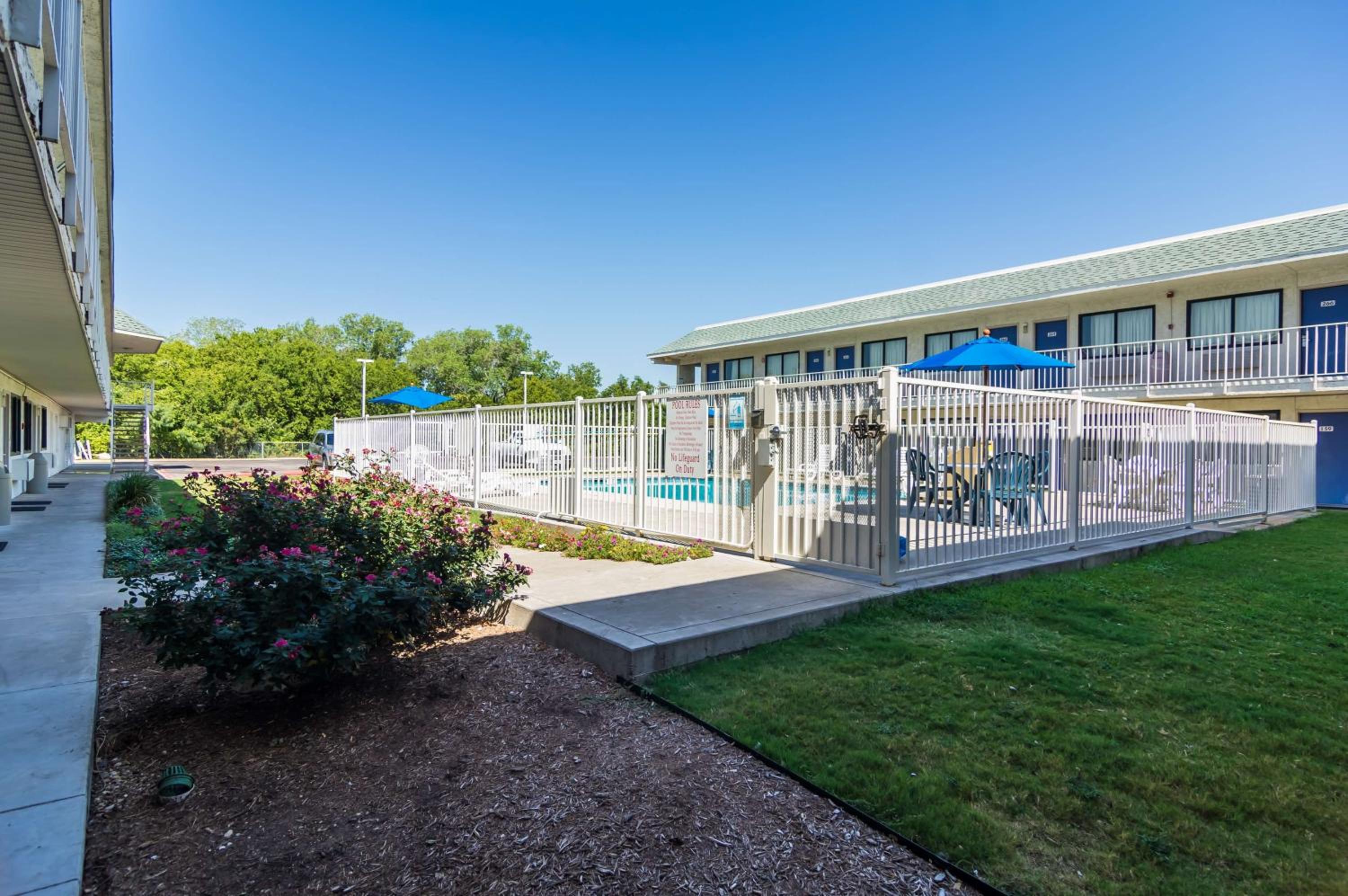 Motel 6-Bellmead, TX - Waco