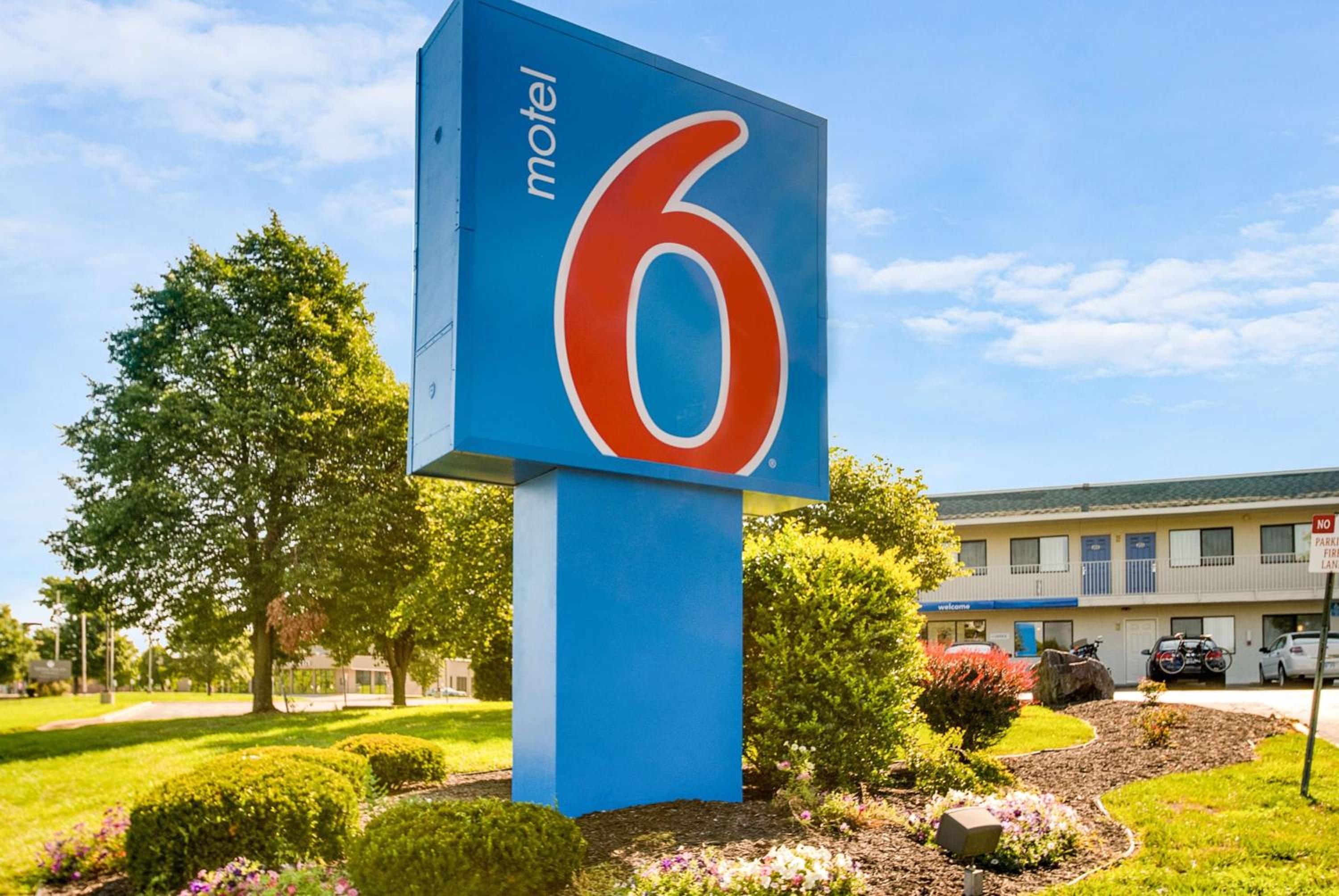 Kansas City Vacations - Motel 6-Lenexa, KS - Kansas City Southwest - Property Image 1