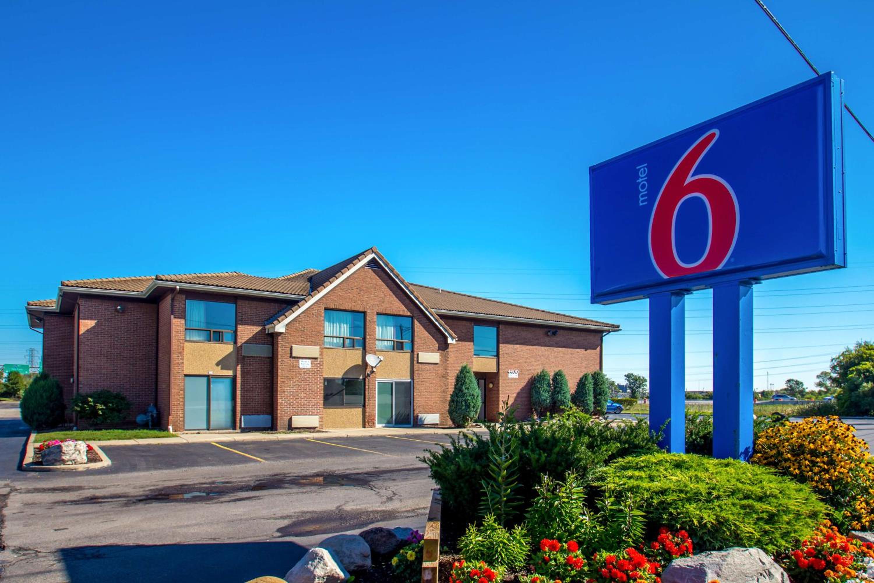 Hotel Motel 6-Amherst, NY - Buffalo - Image 1