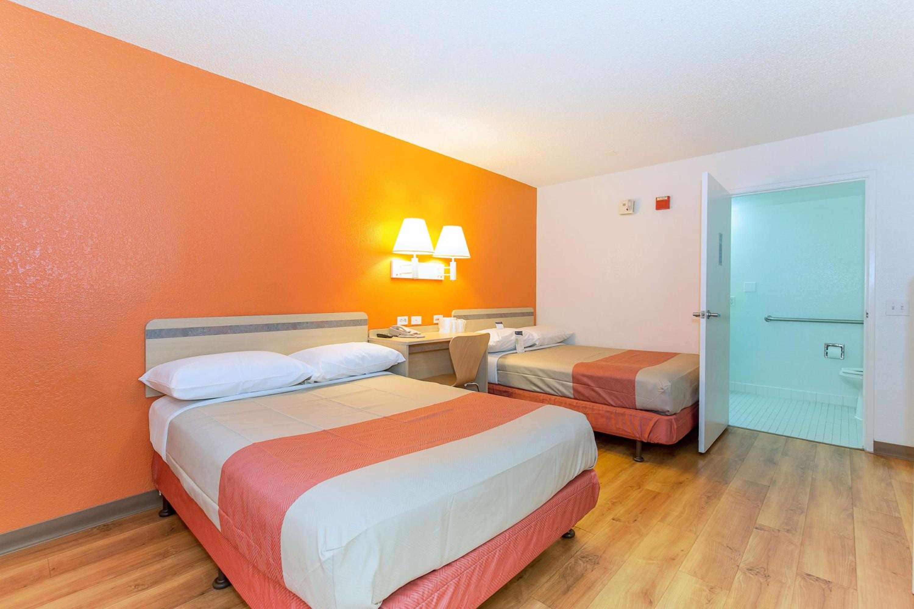 Hayward Vacations - Motel 6 Hayward, CA- Silicon Valley Gateway - Property Image 47