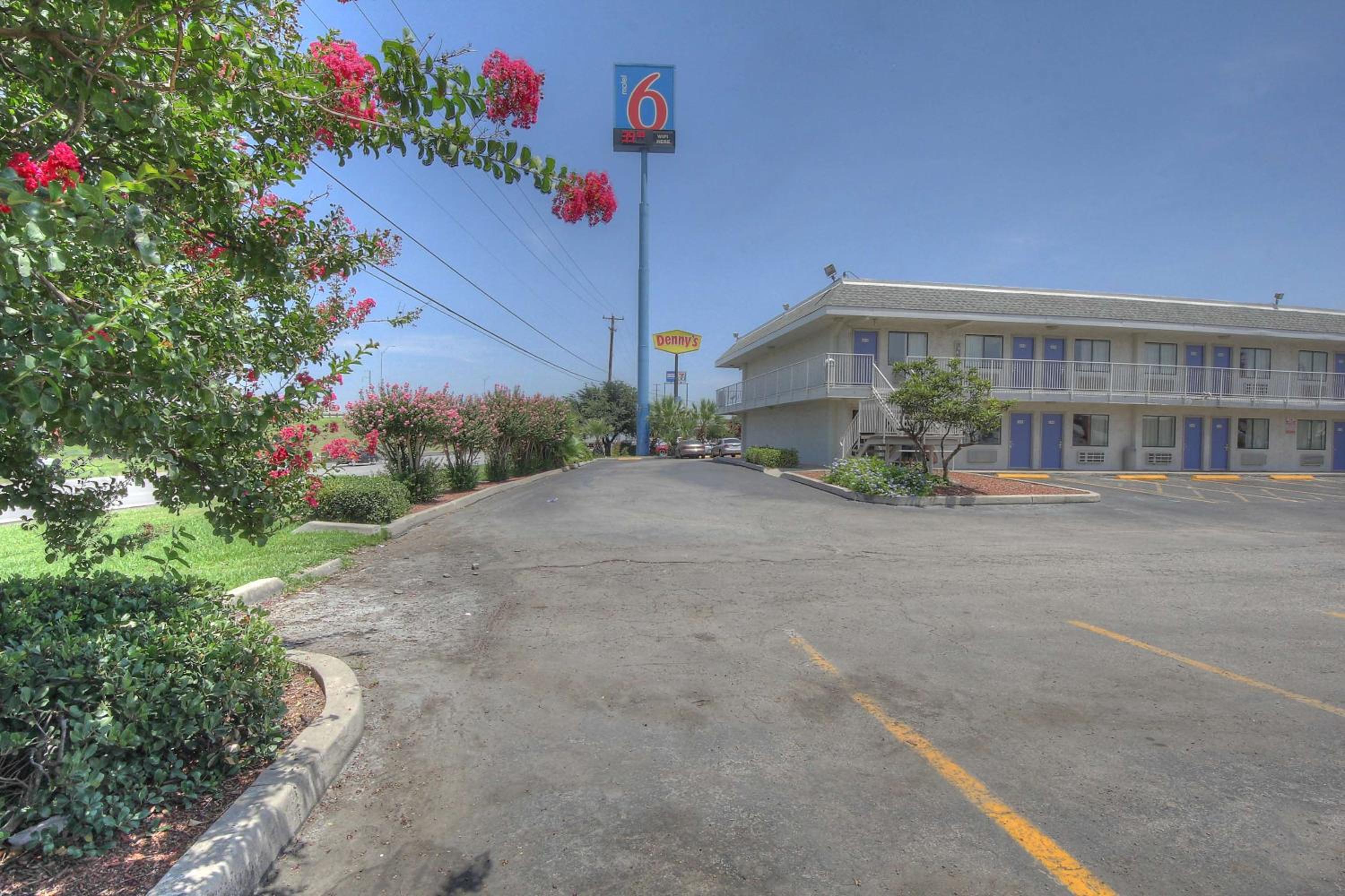 San Antonio Vacations - Motel 6-San Antonio, TX - Fort Sam Houston - Property Image 21
