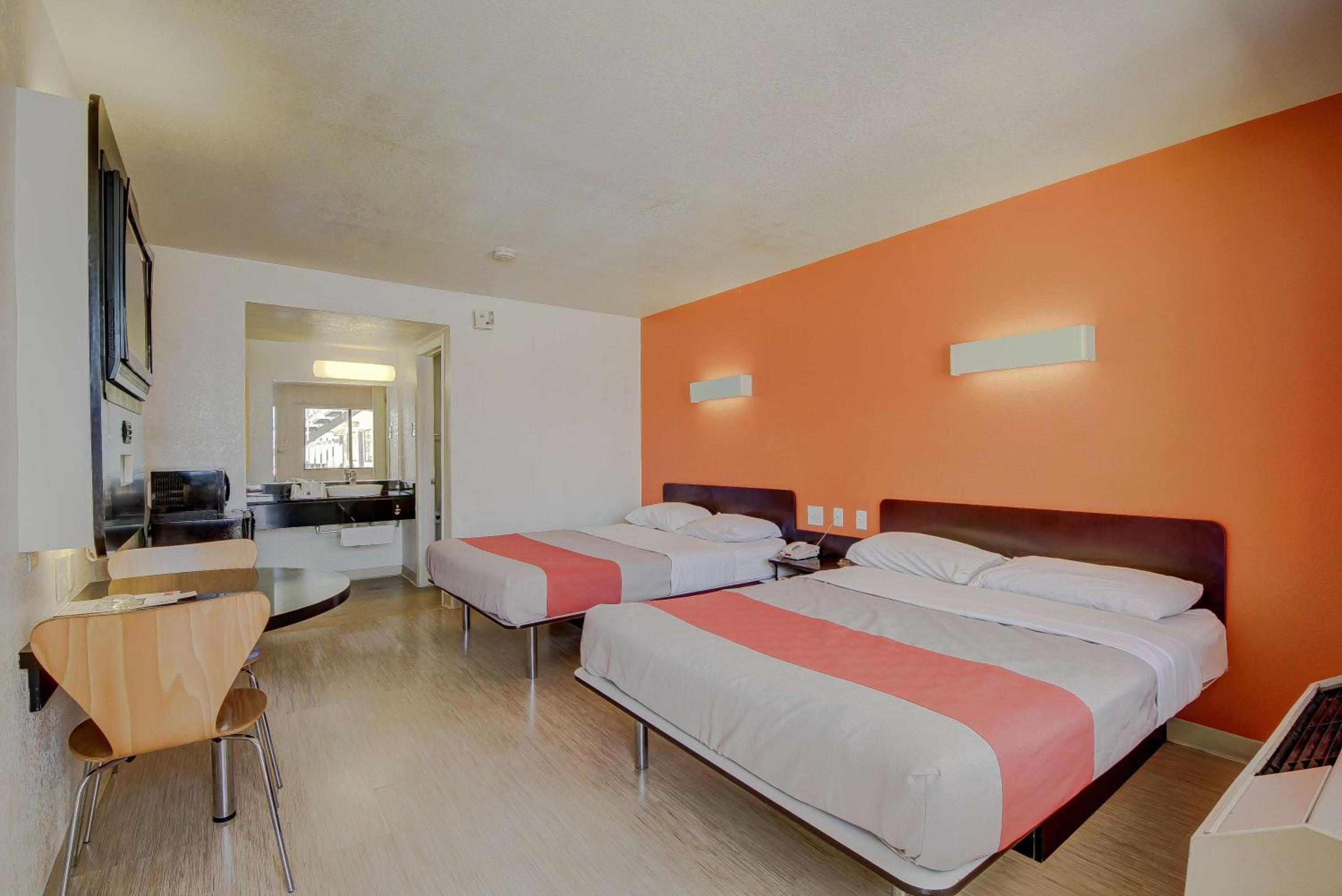 San Antonio Vacations - Motel 6-San Antonio, TX - Fort Sam Houston - Property Image 20