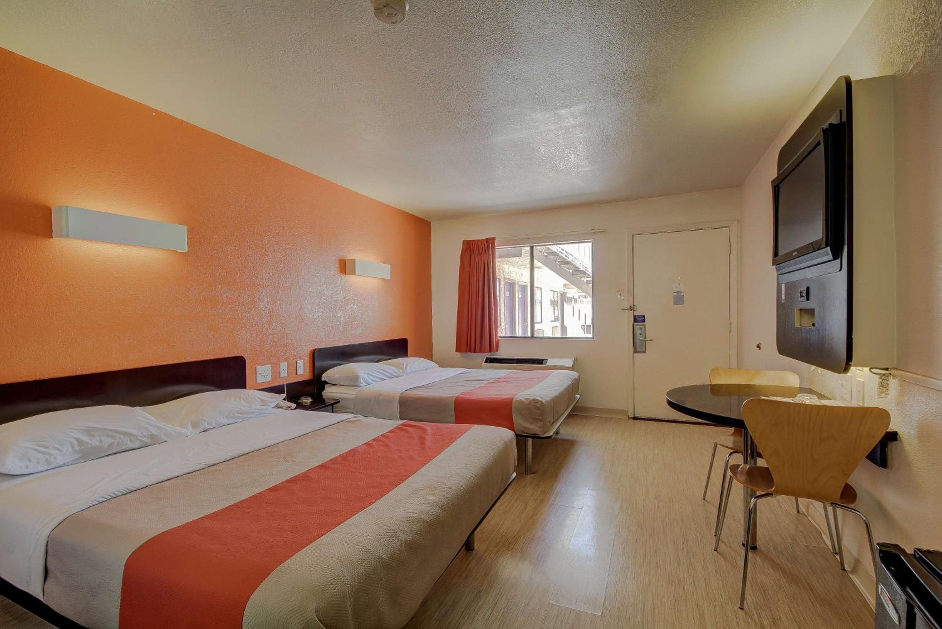 San Antonio Vacations - Motel 6-San Antonio, TX - Fort Sam Houston - Property Image 31