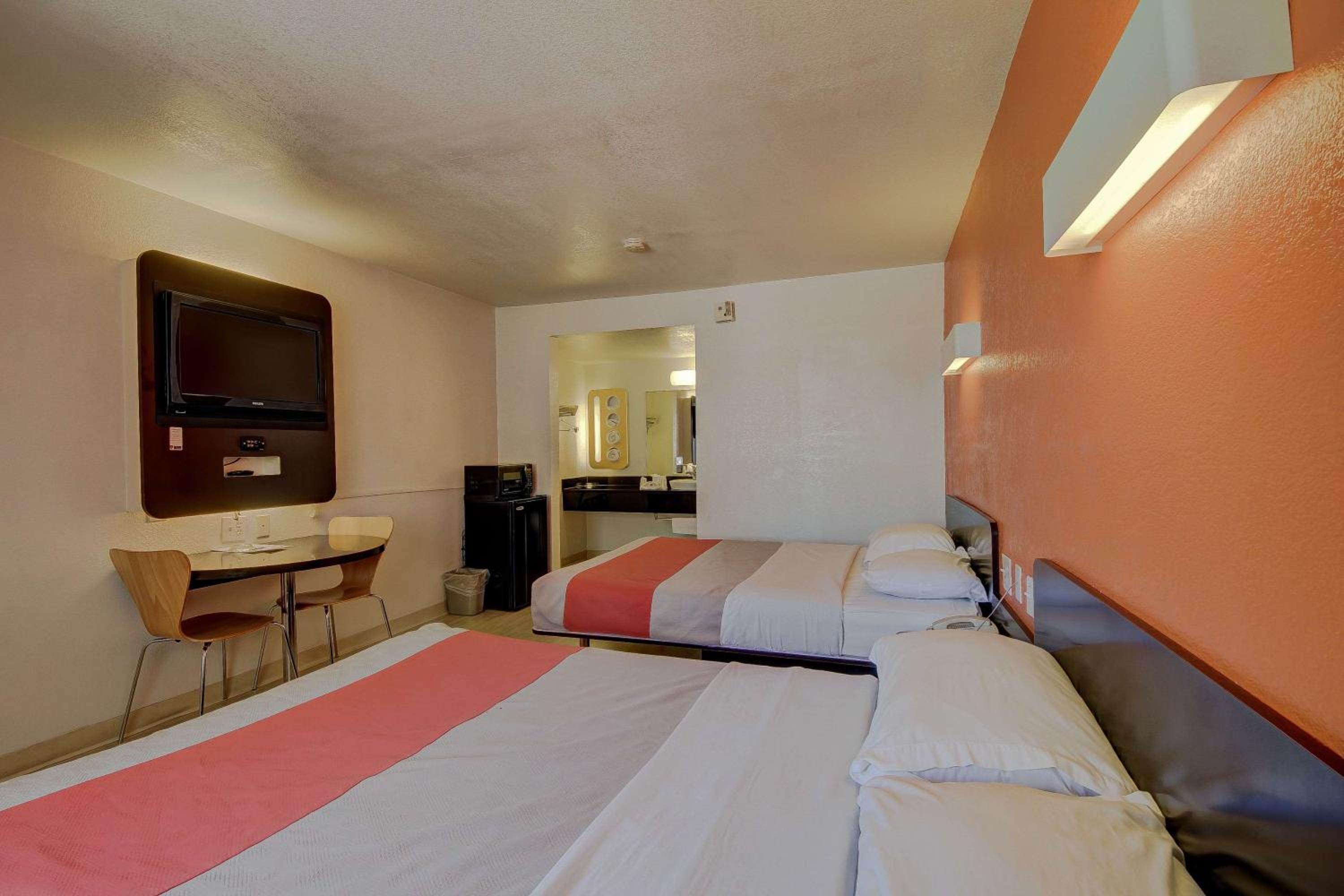 San Antonio Vacations - Motel 6-San Antonio, TX - Fort Sam Houston - Property Image 33