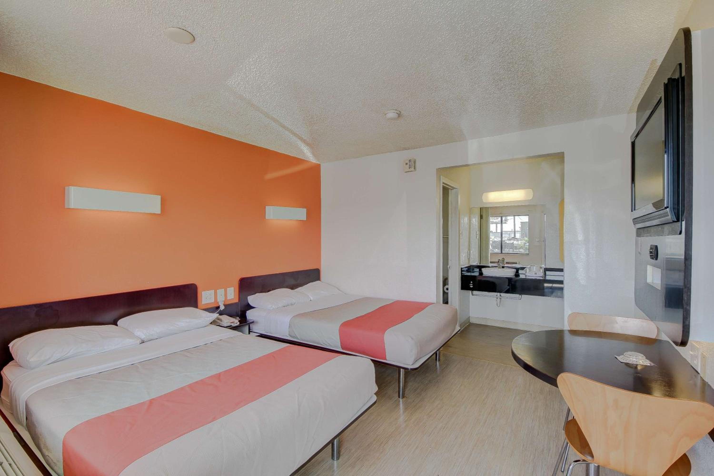San Antonio Vacations - Motel 6-San Antonio, TX - Fort Sam Houston - Property Image 34