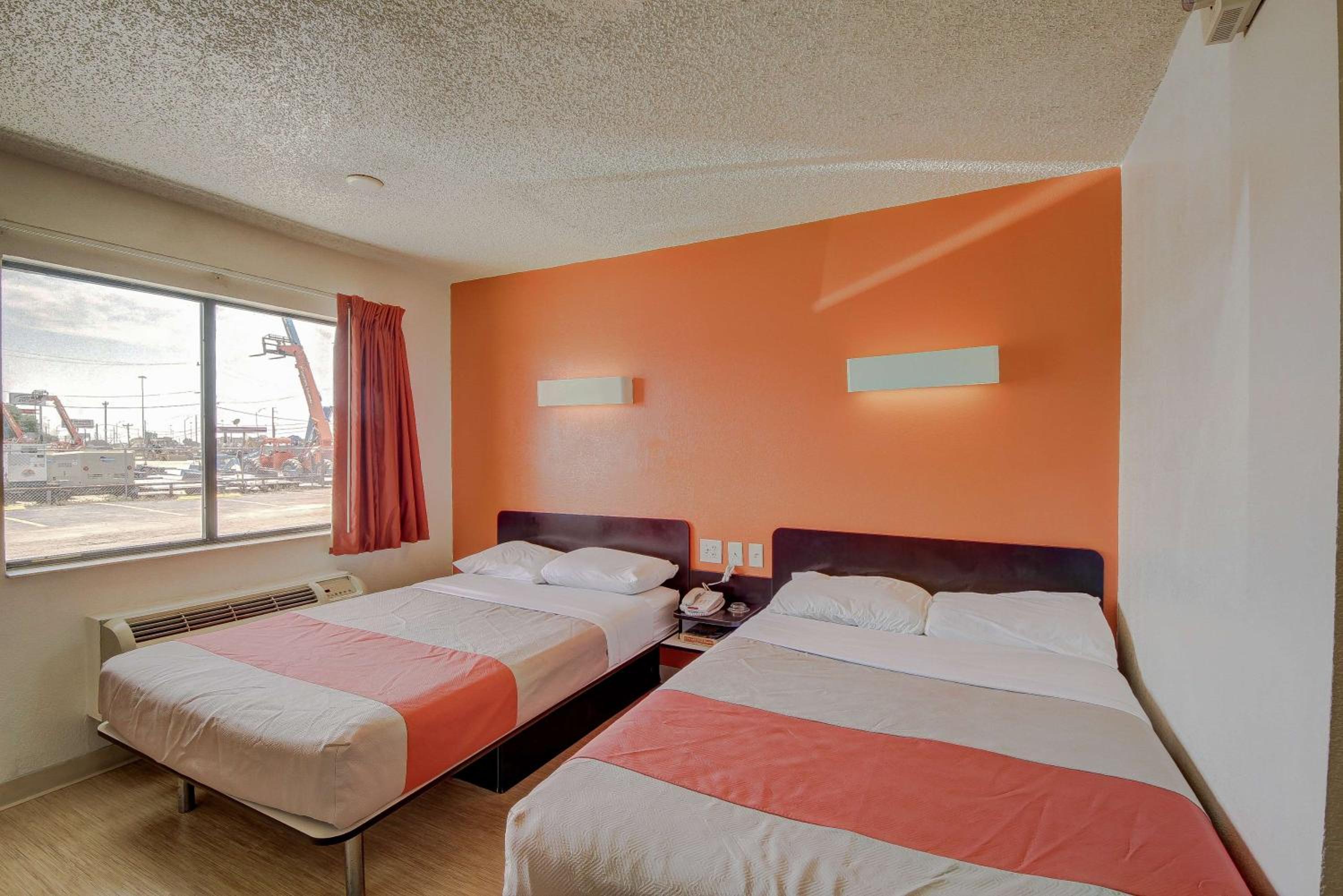 San Antonio Vacations - Motel 6-San Antonio, TX - Fort Sam Houston - Property Image 35