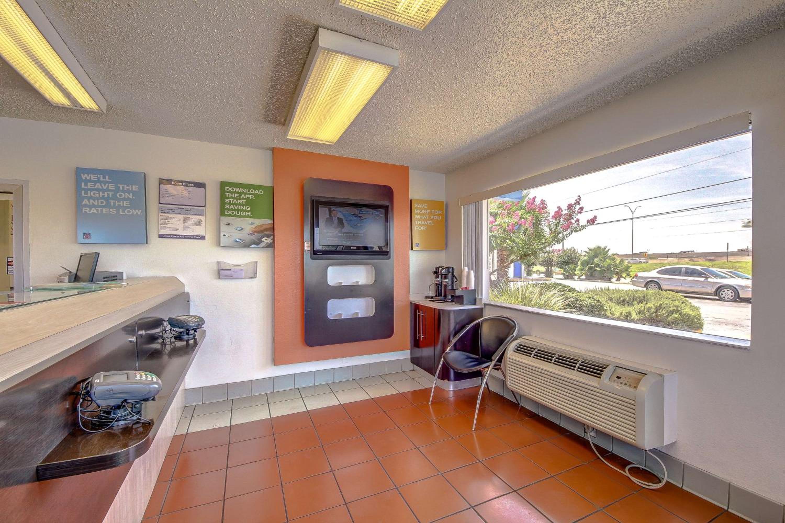 San Antonio Vacations - Motel 6-San Antonio, TX - Fort Sam Houston - Property Image 37