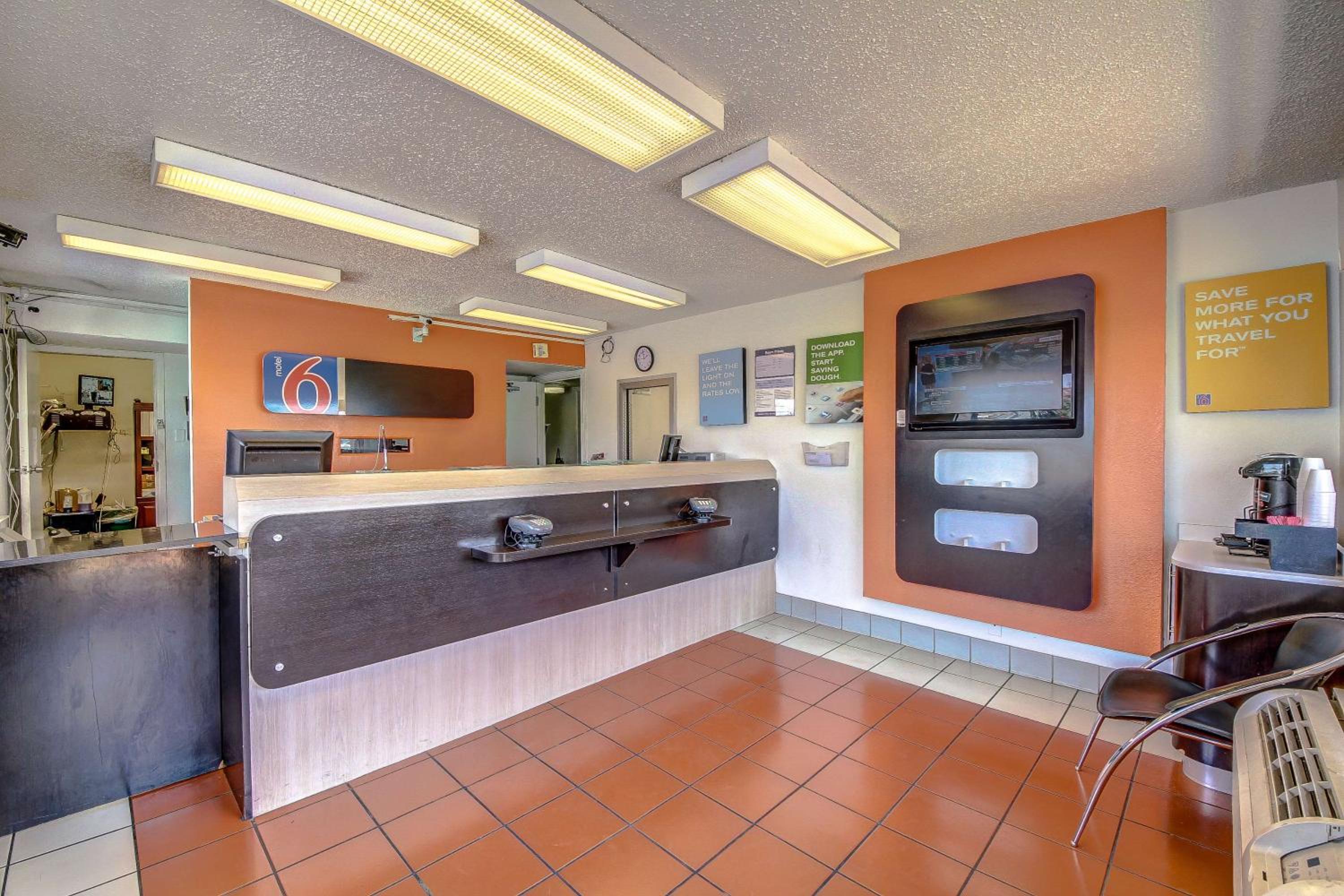 San Antonio Vacations - Motel 6-San Antonio, TX - Fort Sam Houston - Property Image 38