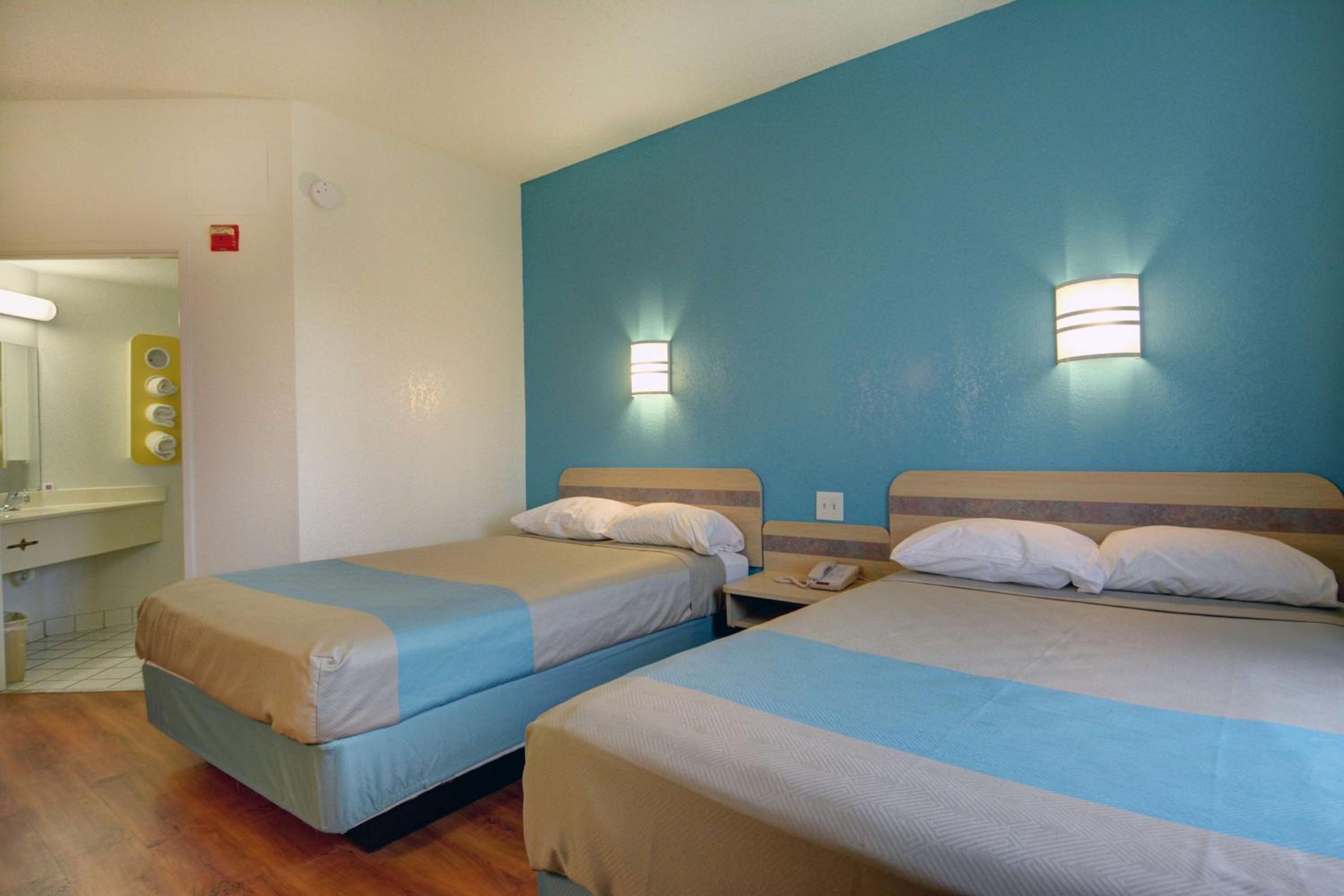 Motel 6-Denison, TX