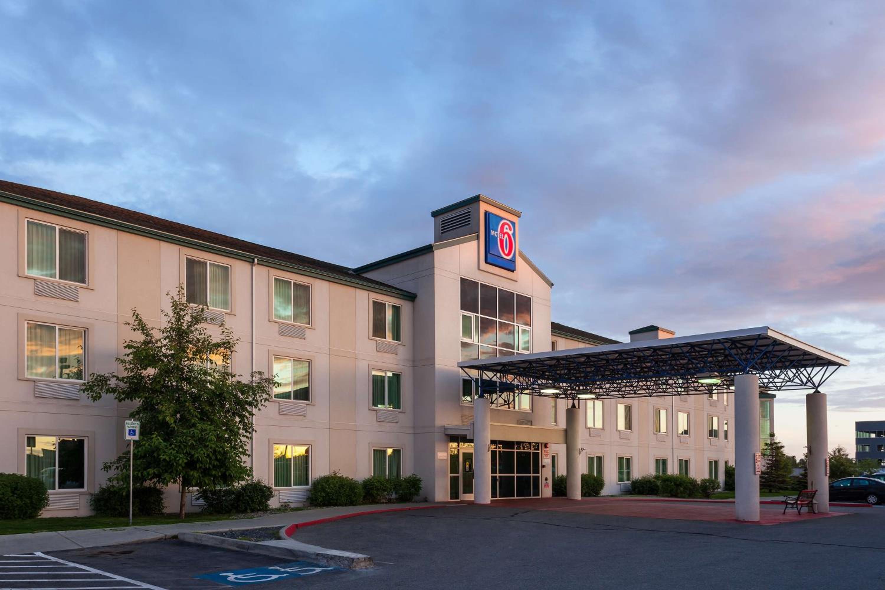Hotel Motel 6-Anchorage, AK - Midtown - Image 1