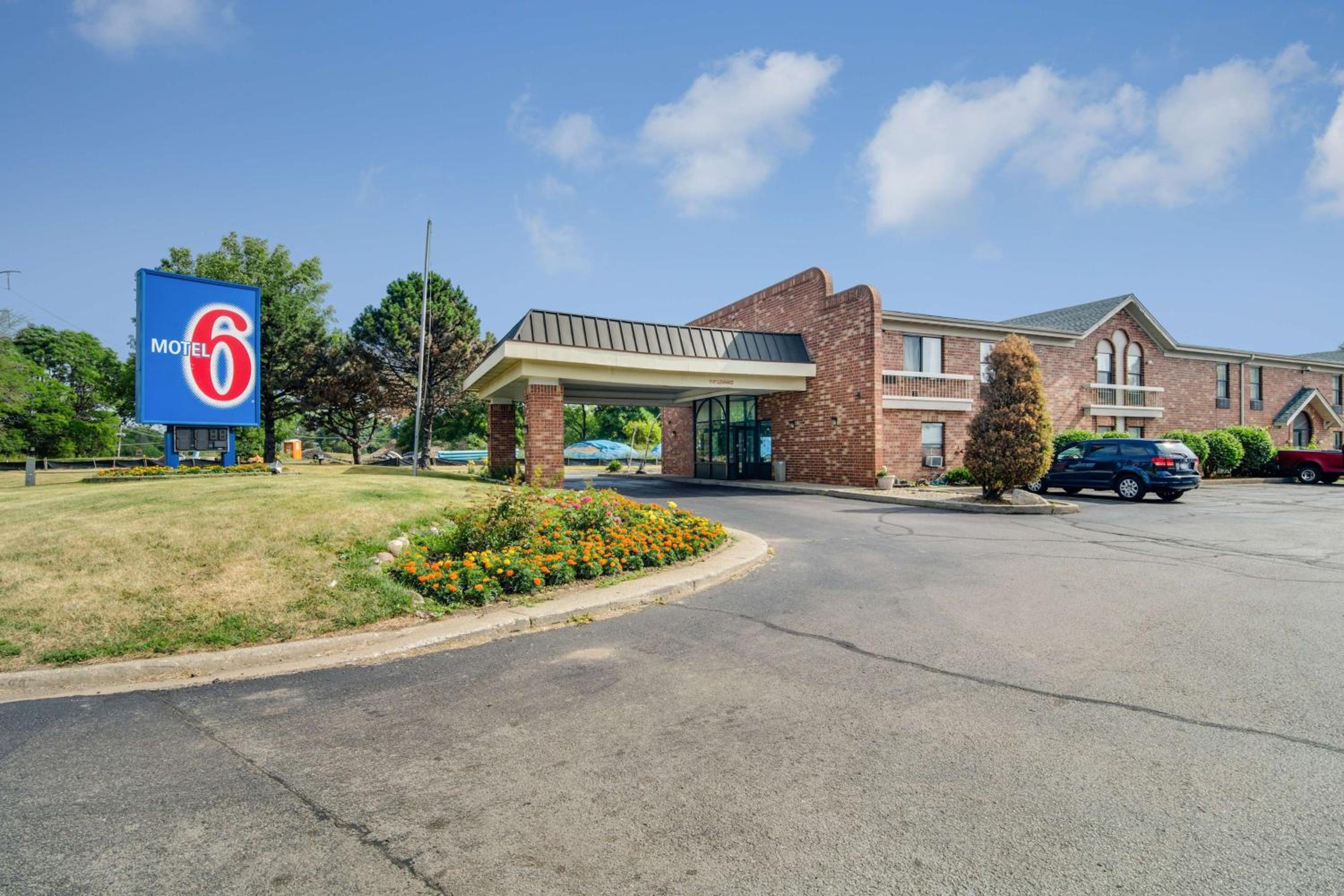 Waukegan Vacations - Motel 6-Waukegan, IL - Property Image 46