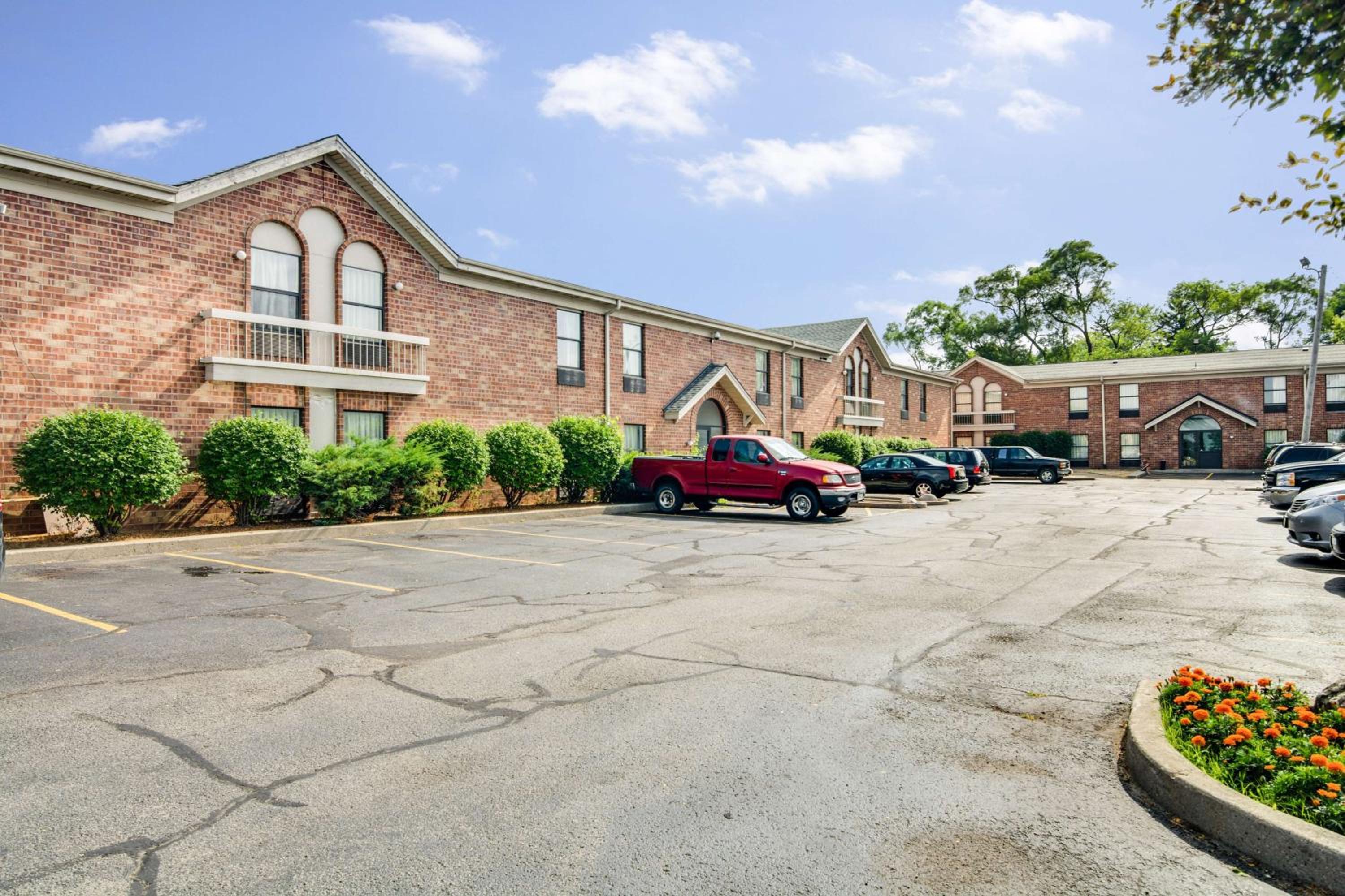 Waukegan Vacations - Motel 6-Waukegan, IL - Property Image 3