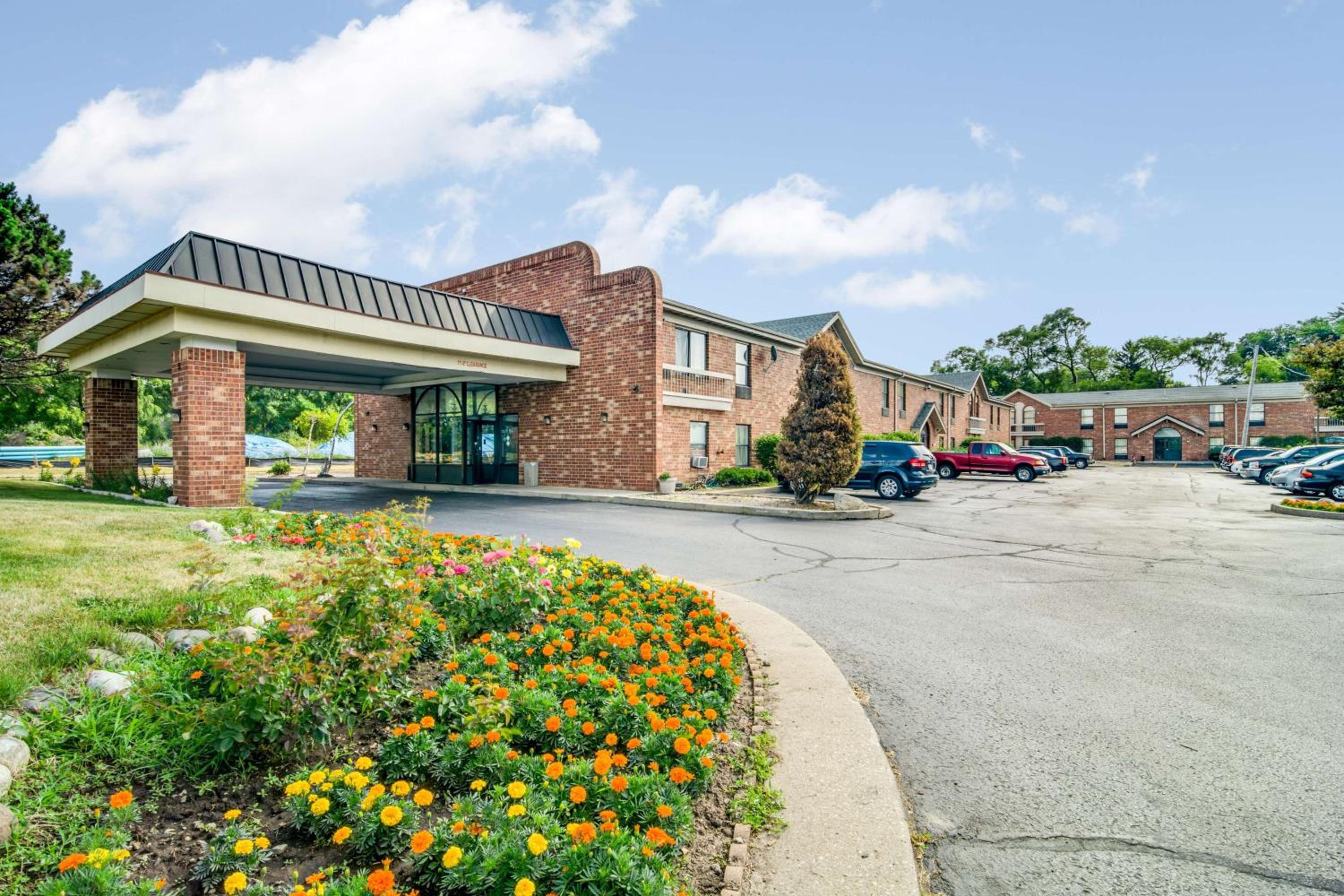 Waukegan Vacations - Motel 6-Waukegan, IL - Property Image 2
