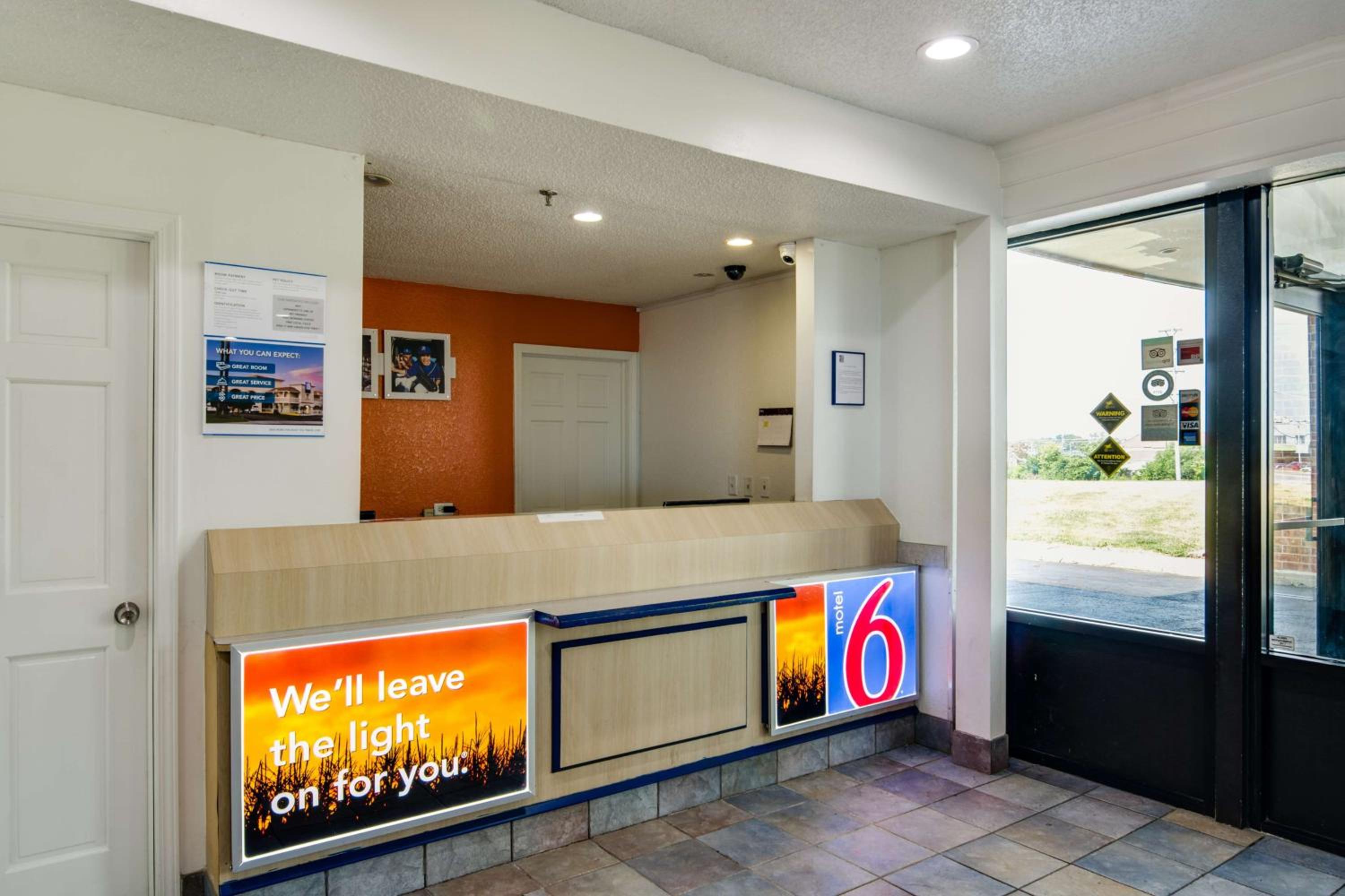 Waukegan Vacations - Motel 6-Waukegan, IL - Property Image 59