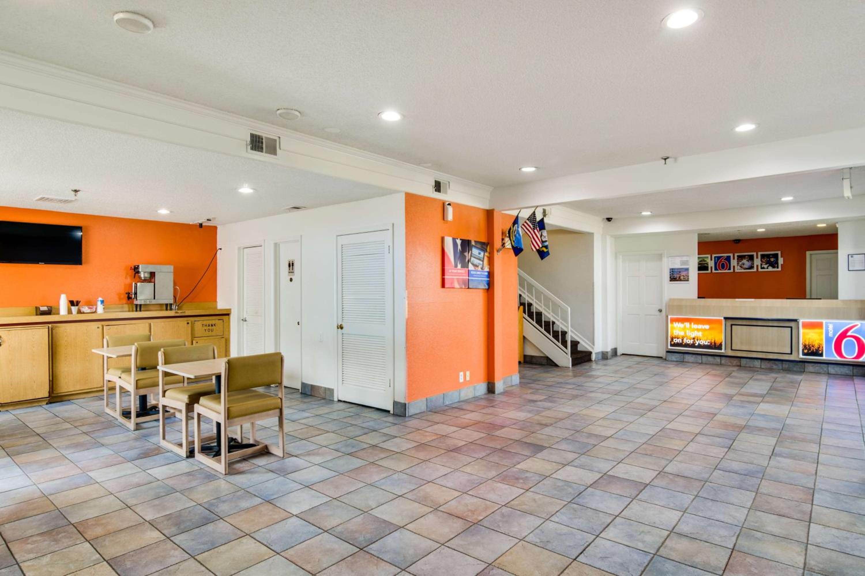 Waukegan Vacations - Motel 6-Waukegan, IL - Property Image 58