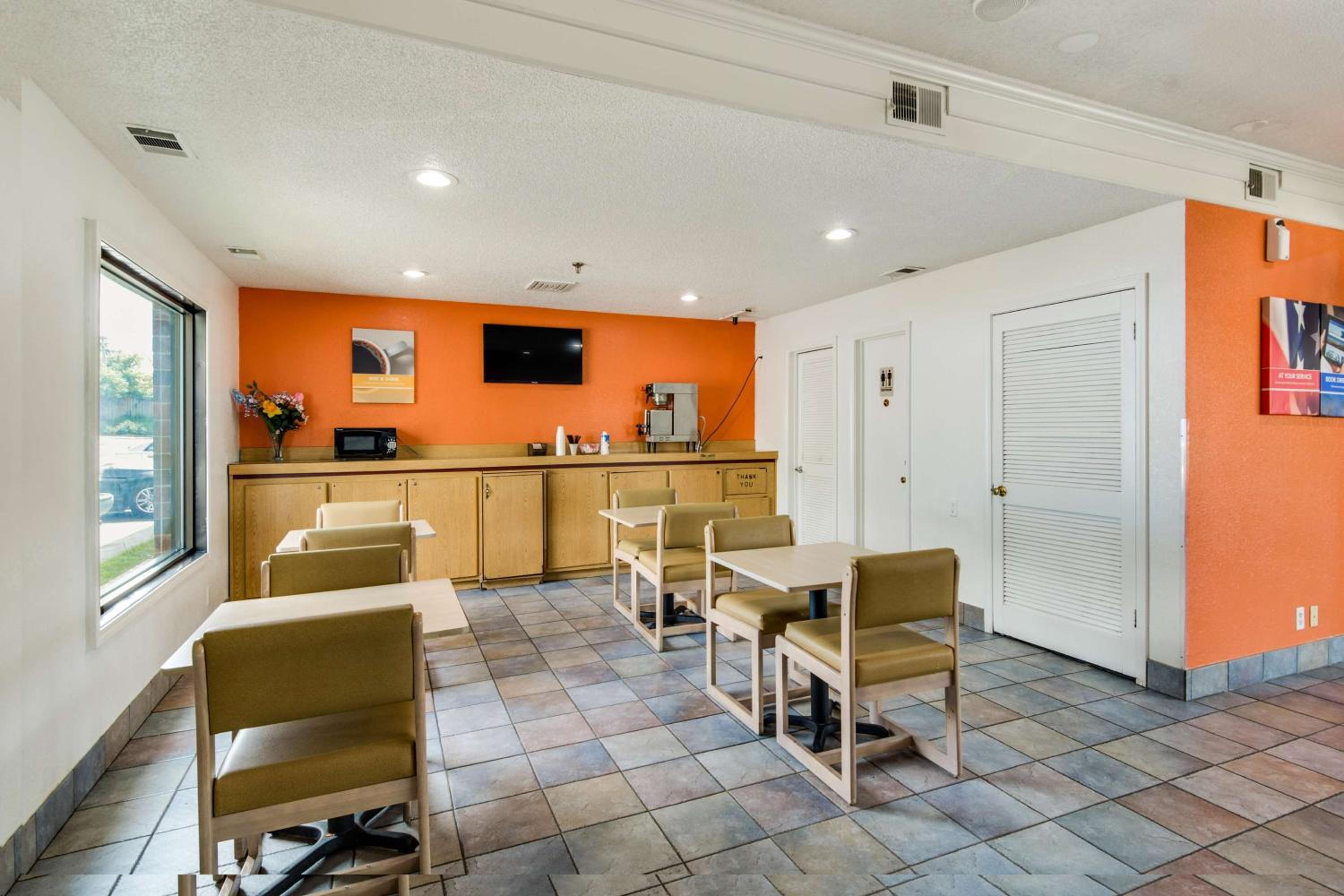 Waukegan Vacations - Motel 6-Waukegan, IL - Property Image 56
