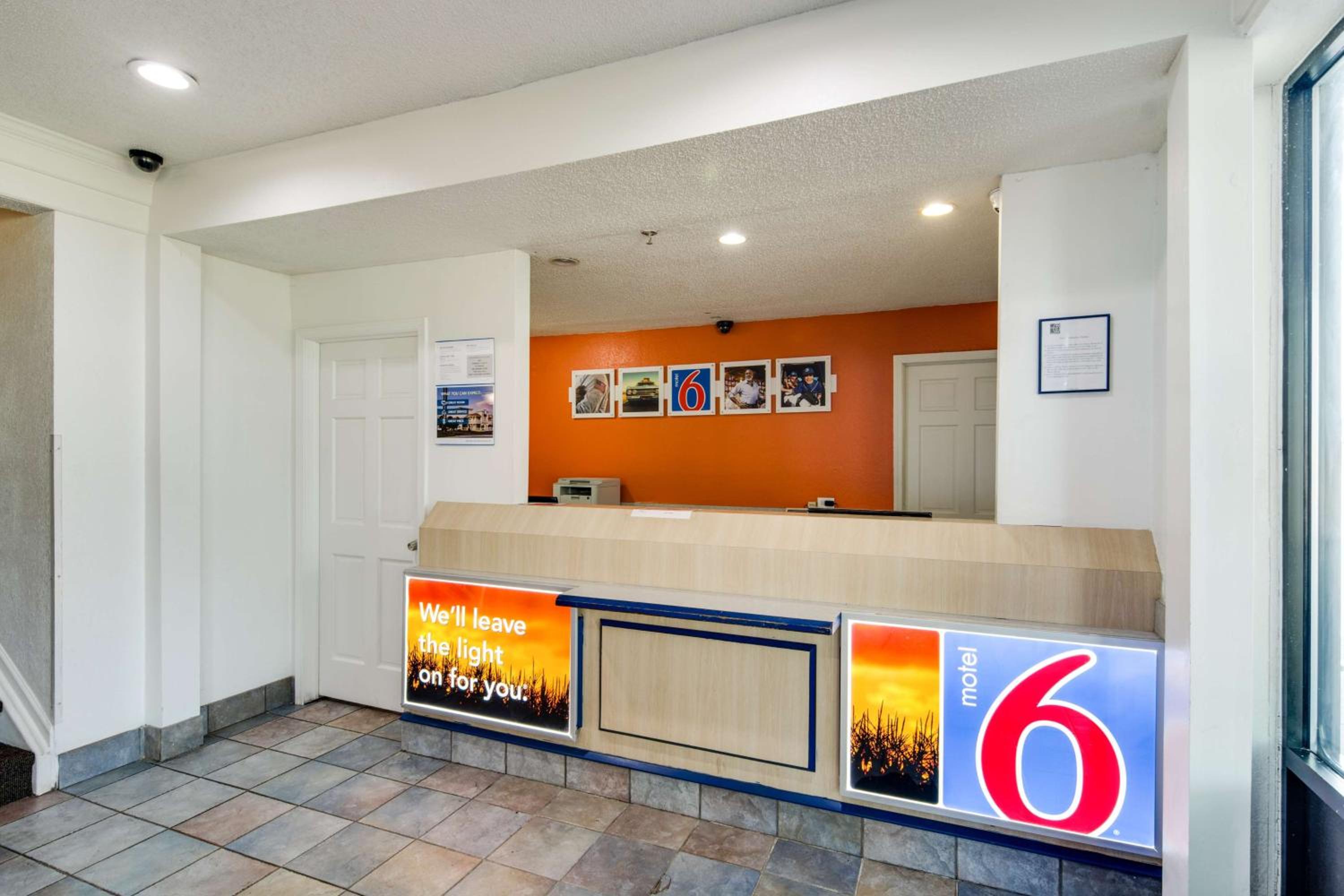 Waukegan Vacations - Motel 6-Waukegan, IL - Property Image 54
