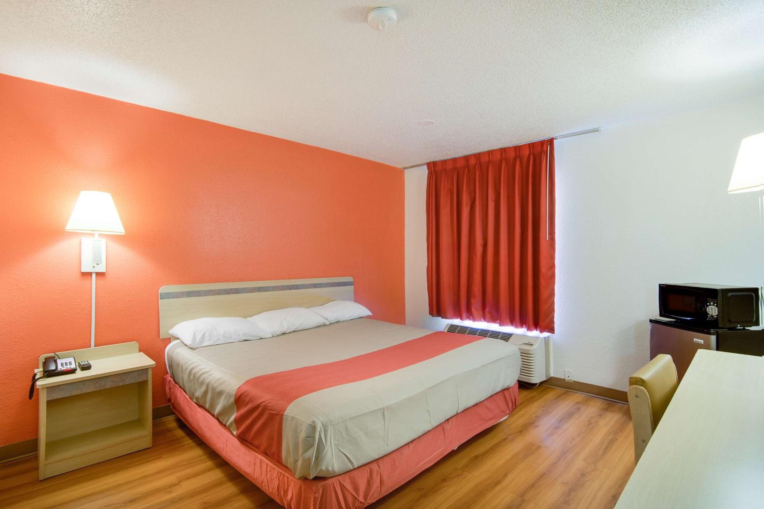 Waukegan Vacations - Motel 6-Waukegan, IL - Property Image 6