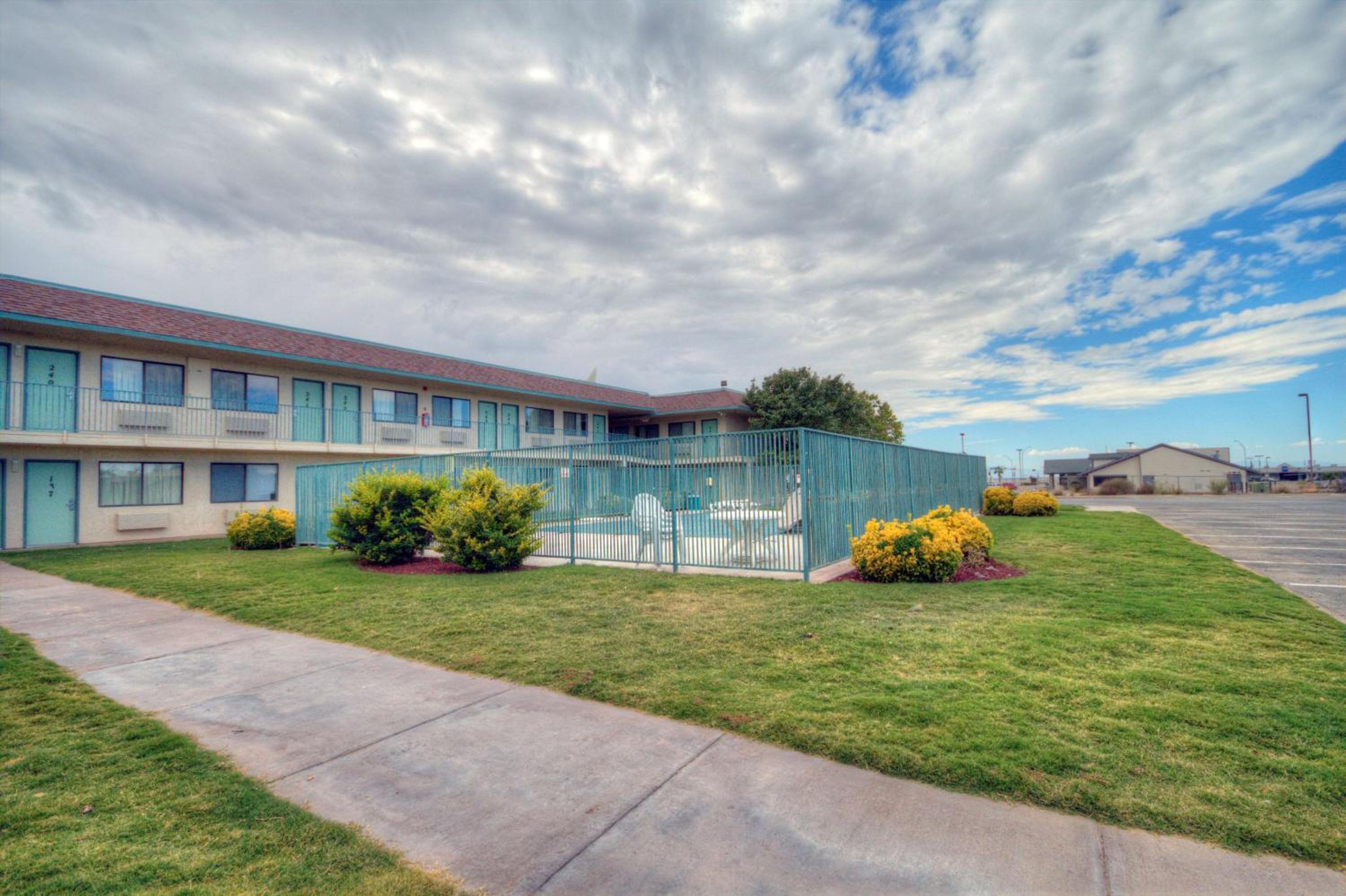 Alamogordo Vacations - Motel 6-Alamogordo, NM - Property Image 11
